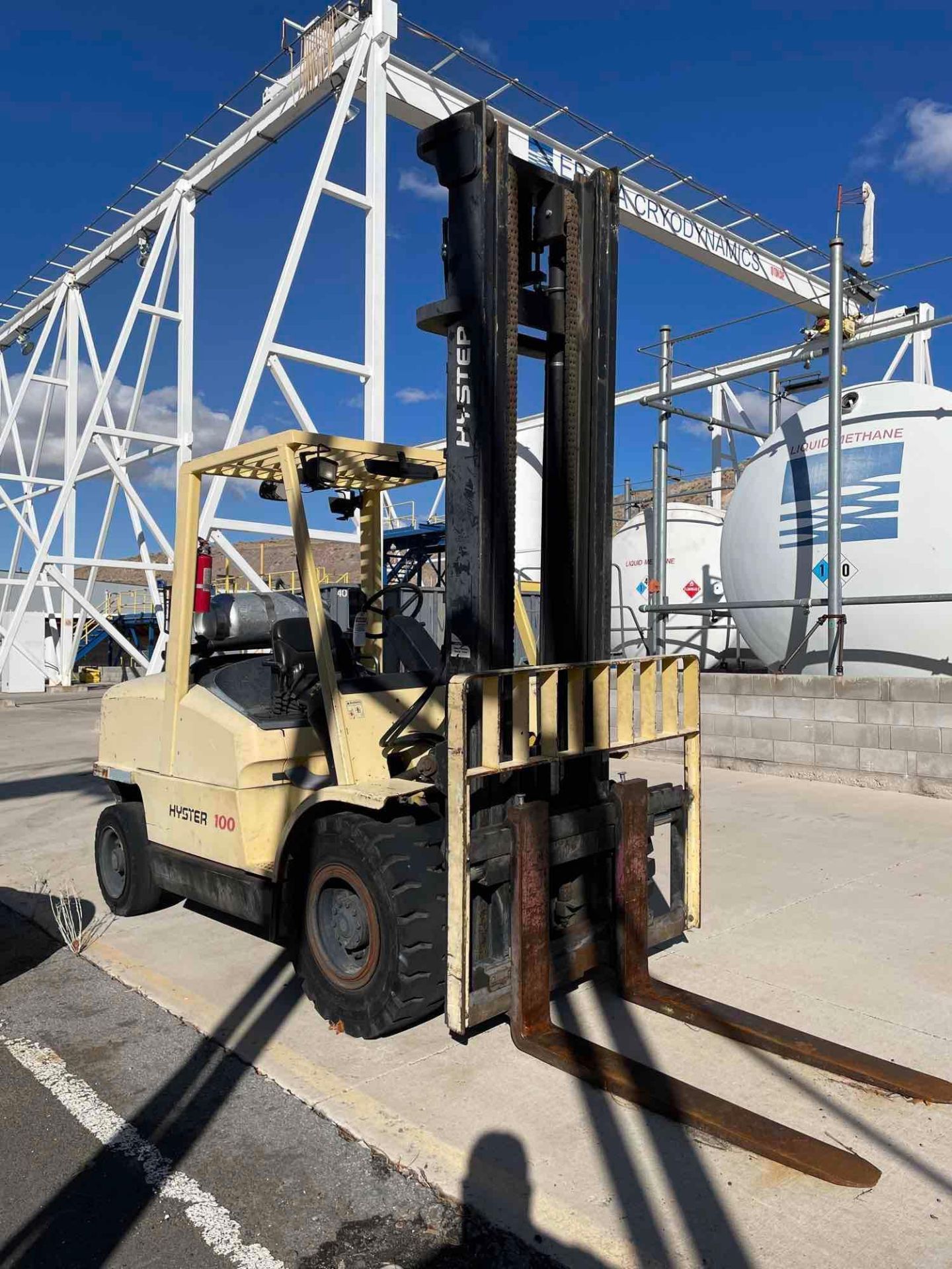 10,000 Lb. Hyster Model H100XM Forklift - Image 4 of 6