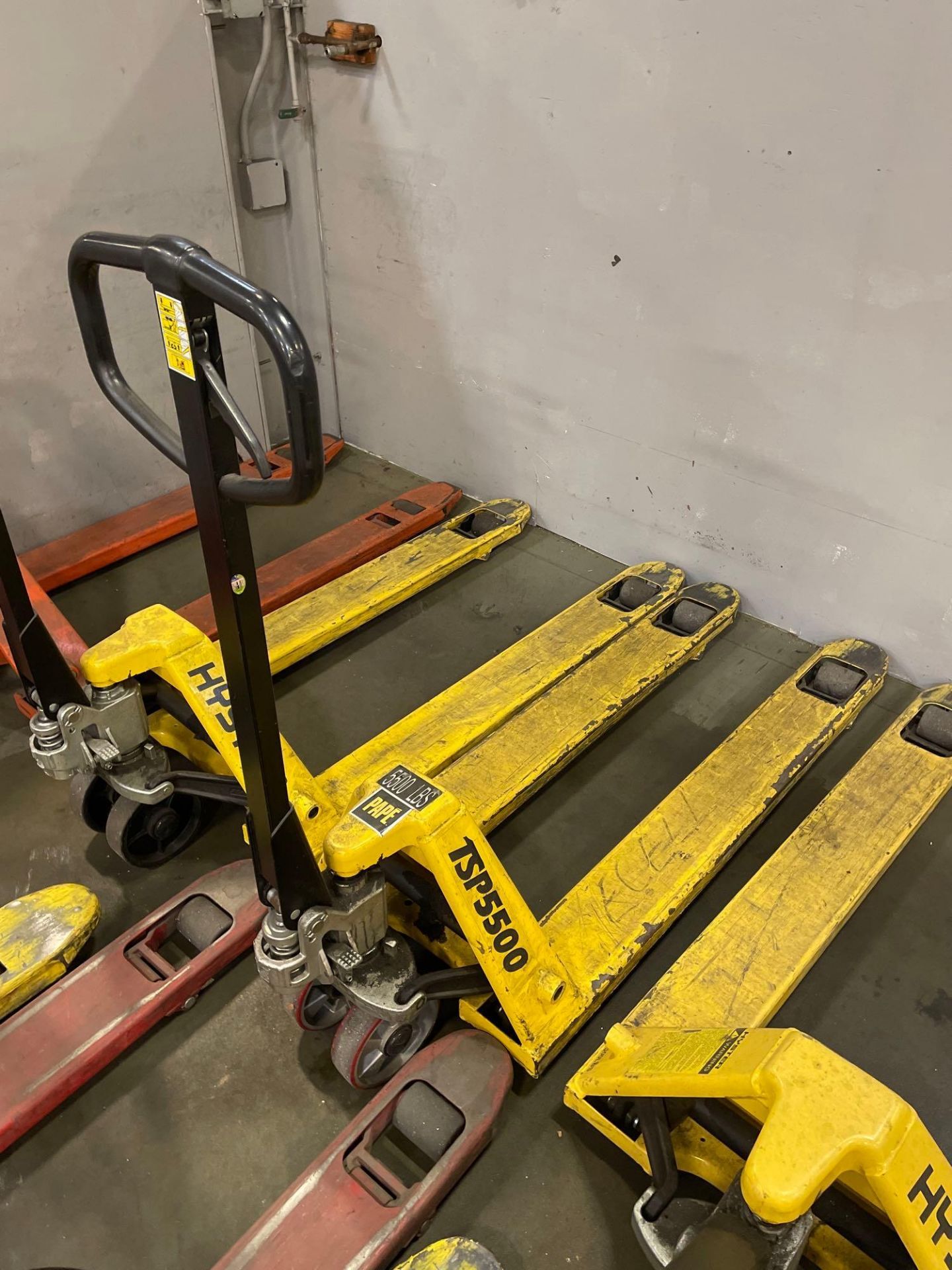 Lot of 2 Pallet Jacks: (1) Silver State, max. 5,500 lbs., (1) Hyster, max. 5,500 lbs. - Image 3 of 4