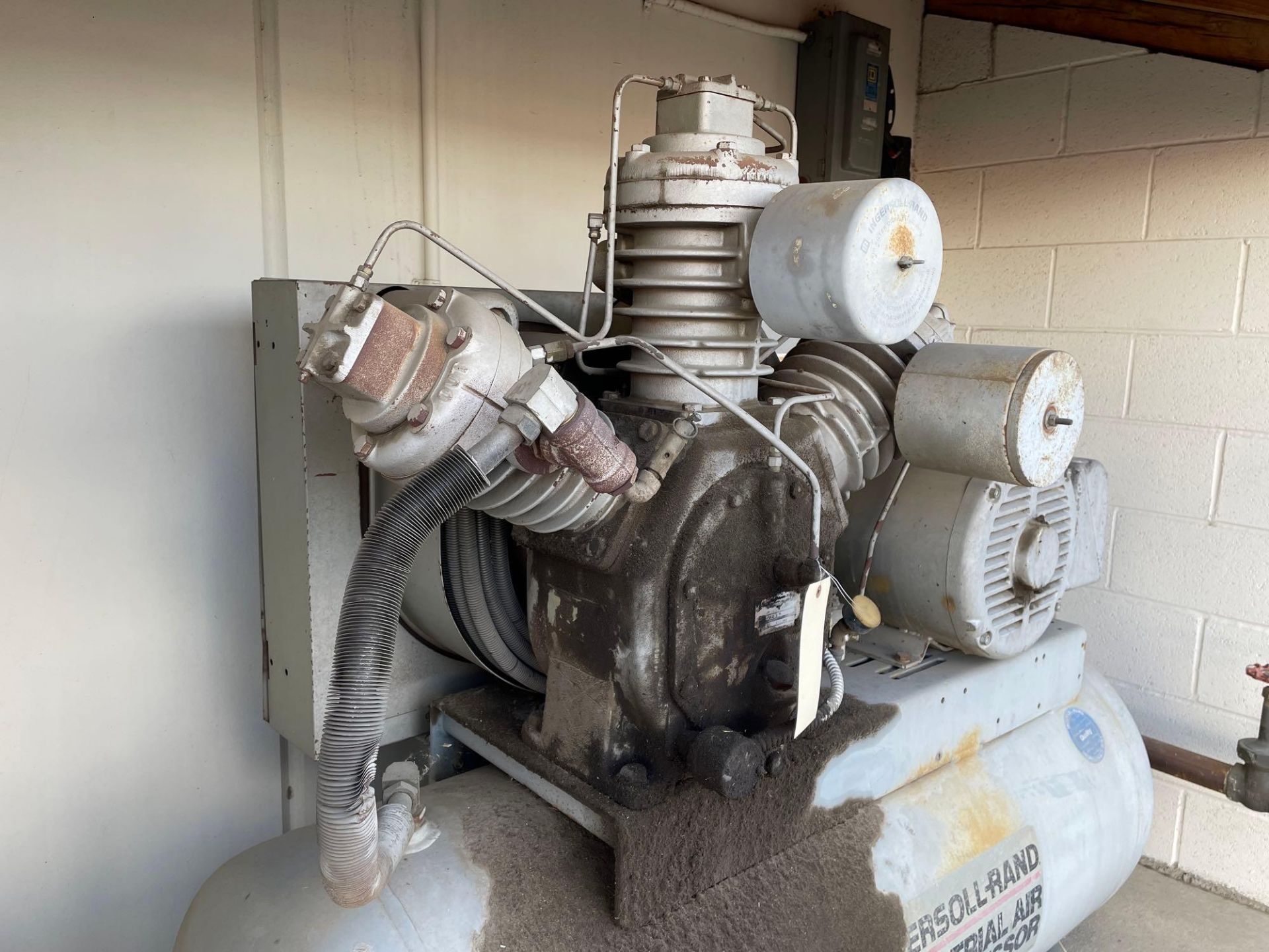 25 HP Ingersoll Rand Model A25E3 Tank Mounted Air Compressor - Image 4 of 5