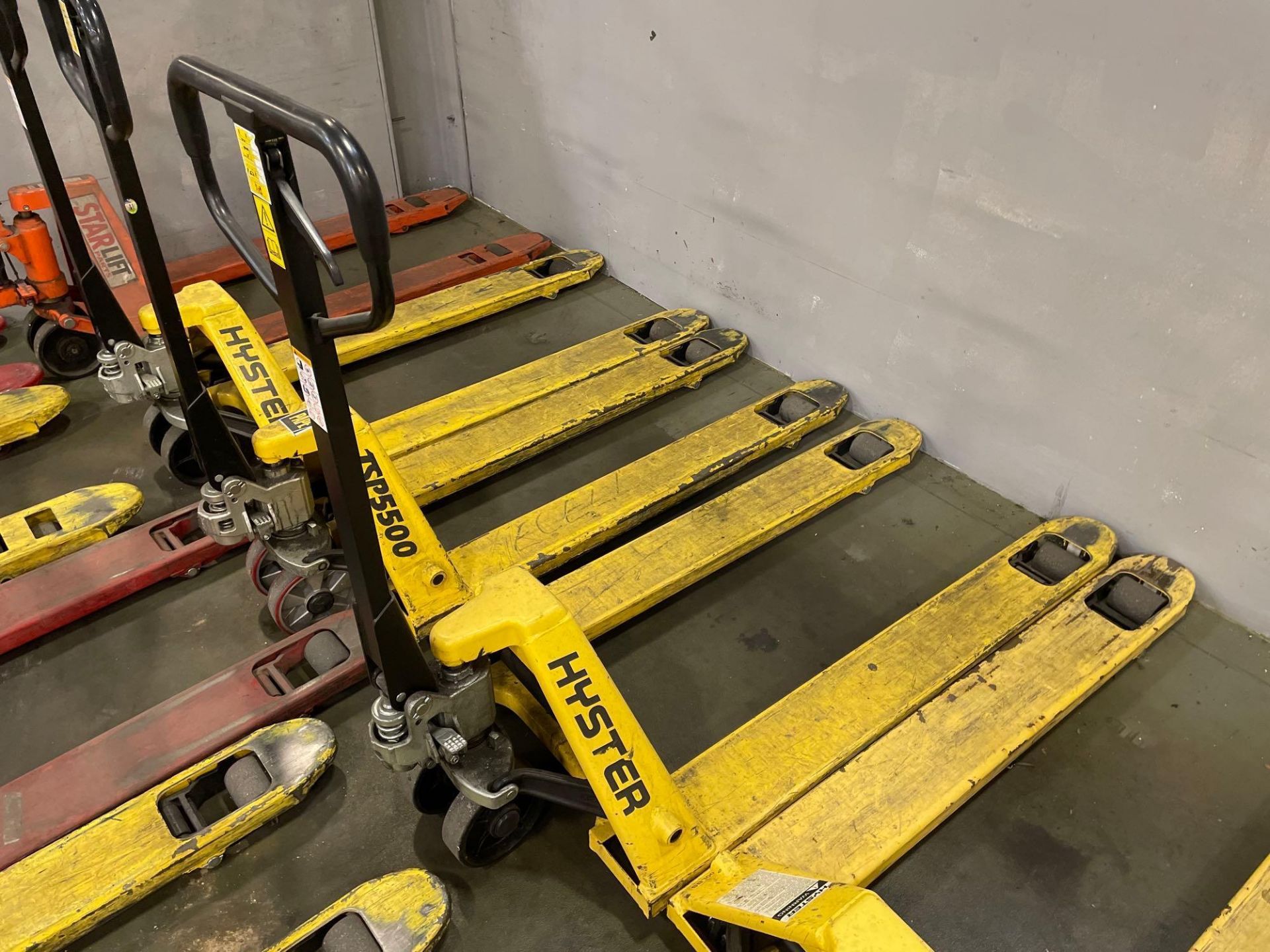 Lot of 2 Pallet Jacks: (1) Pape, max. 5,500 lbs., (1) Hyster, max. 5,500 lbs. - Image 3 of 5