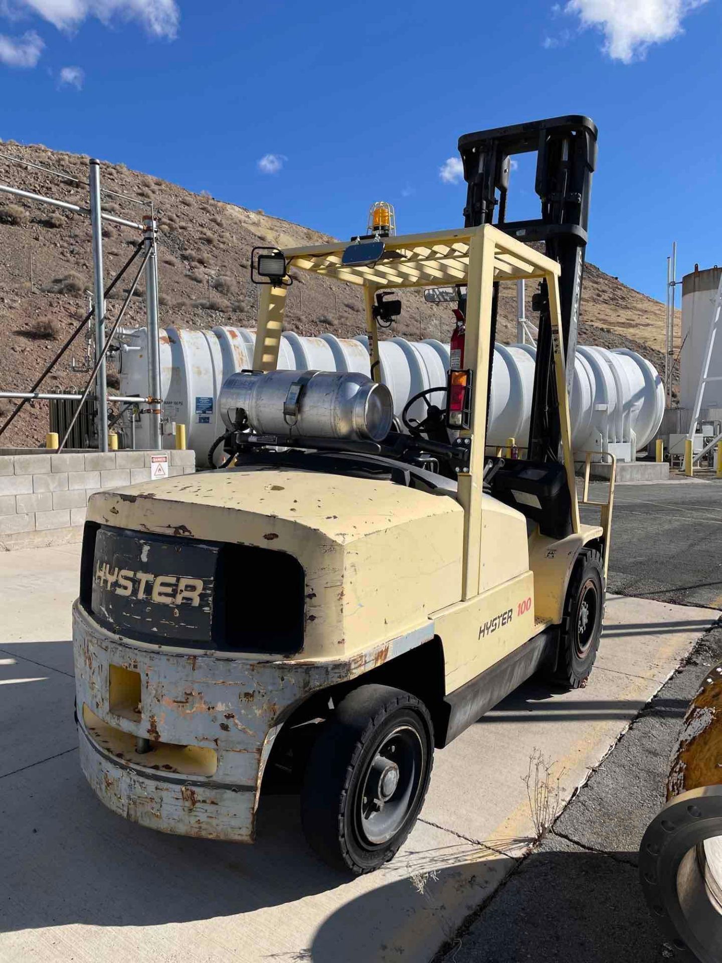 10,000 Lb. Hyster Model H100XM Forklift - Image 5 of 6