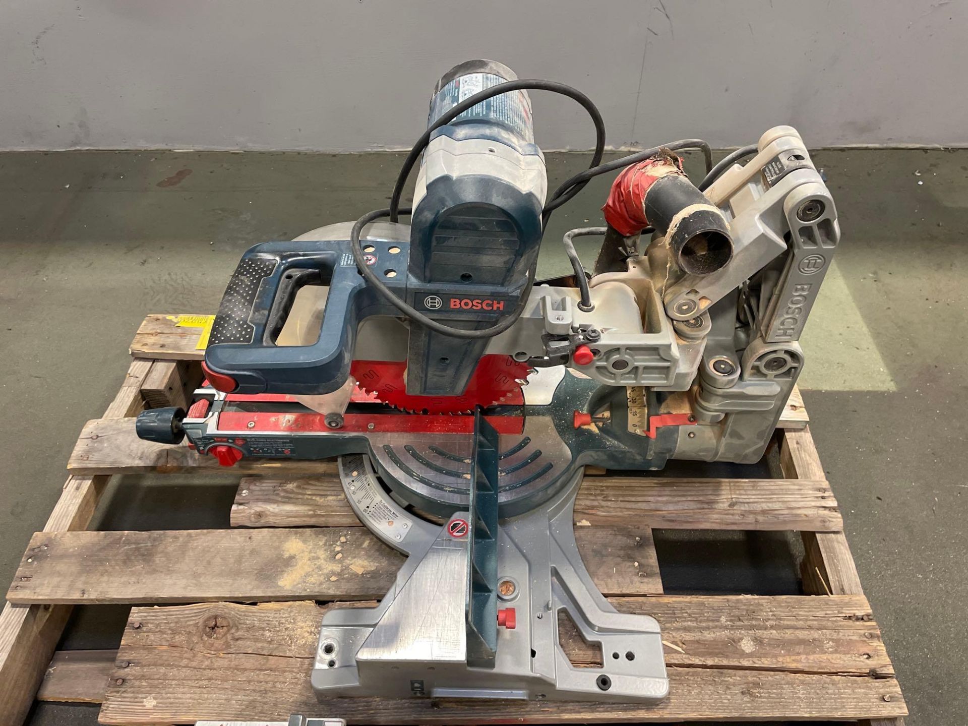 Bosch CM10GD 10" Slide Miter Saw