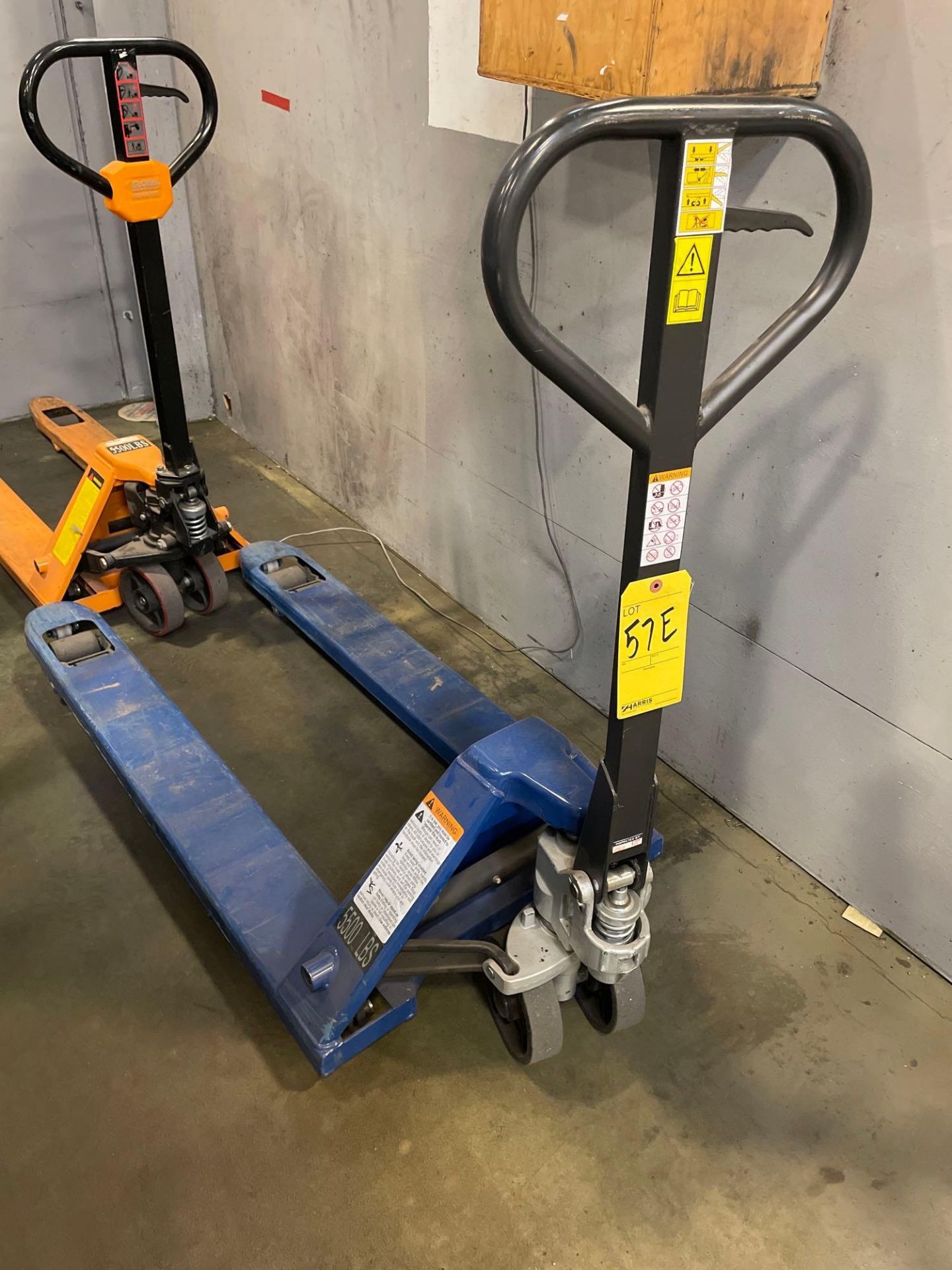 Lot of 2 Pallet Jacks: (1) Uline, max. 5,500 lbs., (1) Global Industries, max. 5,500 lbs. - Image 2 of 6