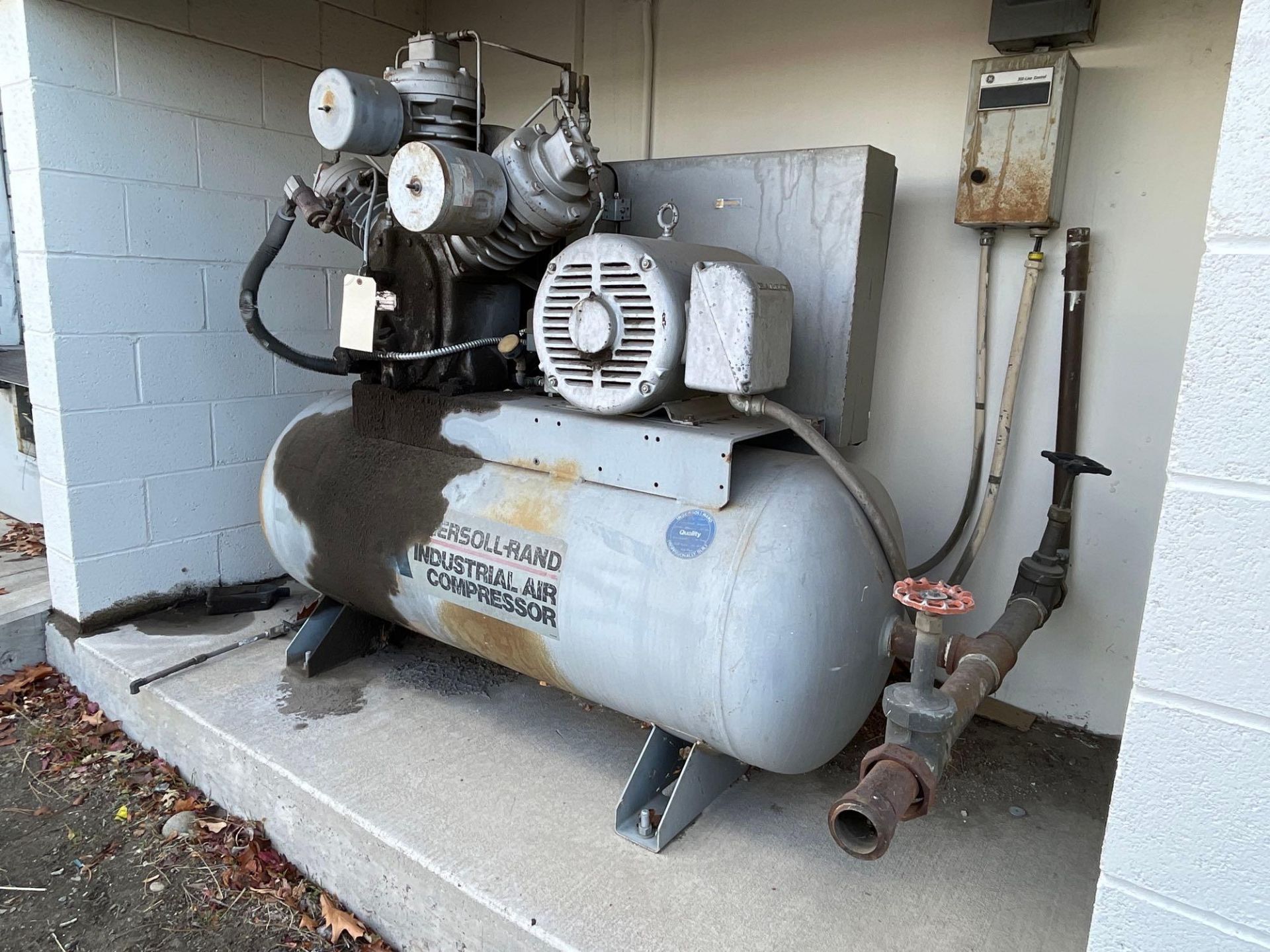 25 HP Ingersoll Rand Model A25E3 Tank Mounted Air Compressor - Image 2 of 5