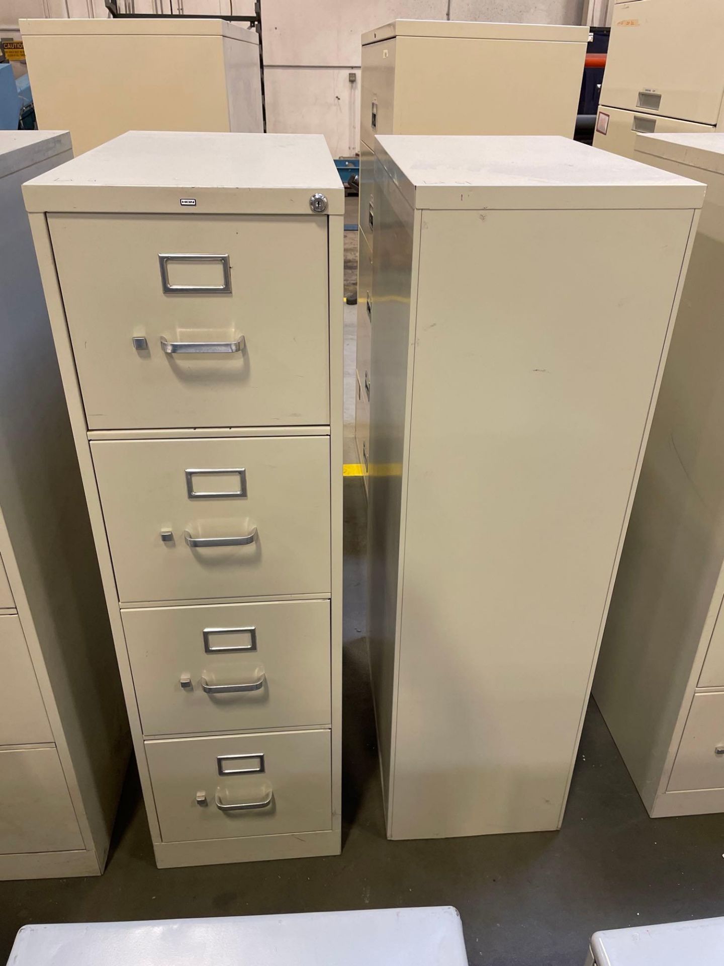 Lot of 5 Hon 4 Drawer File Cabinets: 25" X 15" X 52" - Image 4 of 5