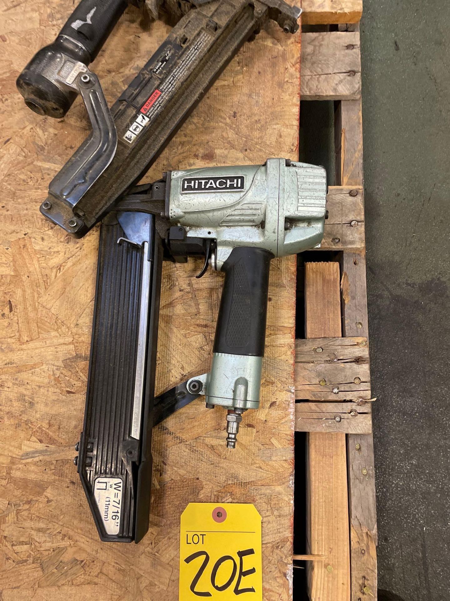 Lot of 2: (1) Hitachi Air Nail Gun 7/16" Fasteners, (1) 16 Gage 1-2" Fastener (Brand NA) - Image 4 of 5