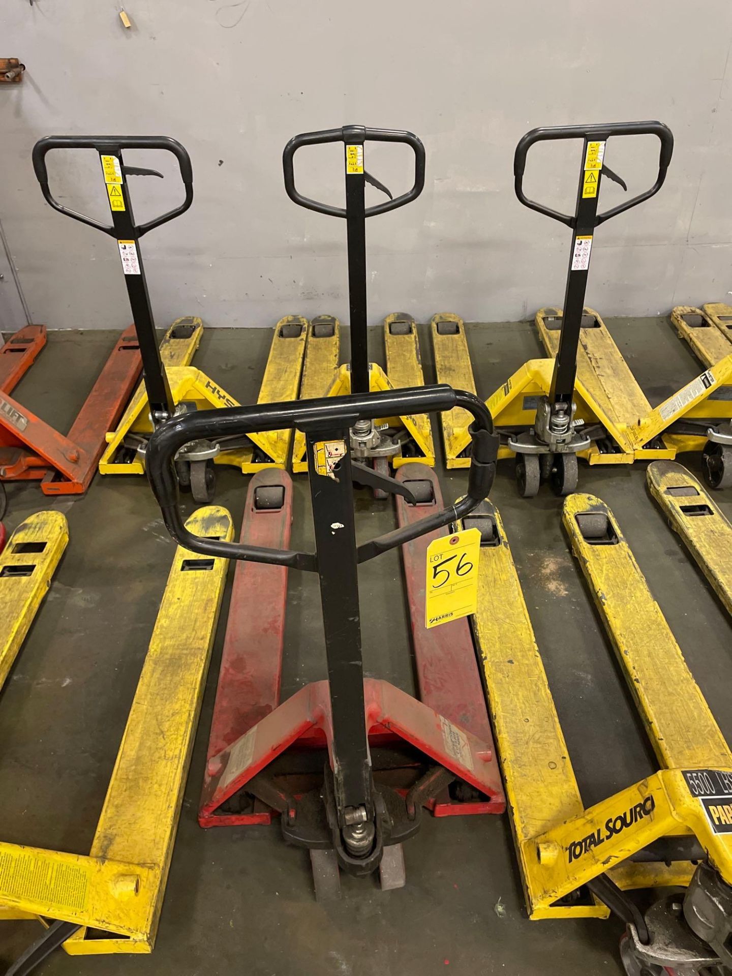 Lot of 2 Pallet Jacks: (1) Silver State, max. 5,500 lbs., (1) Hyster, max. 5,500 lbs. - Image 2 of 4