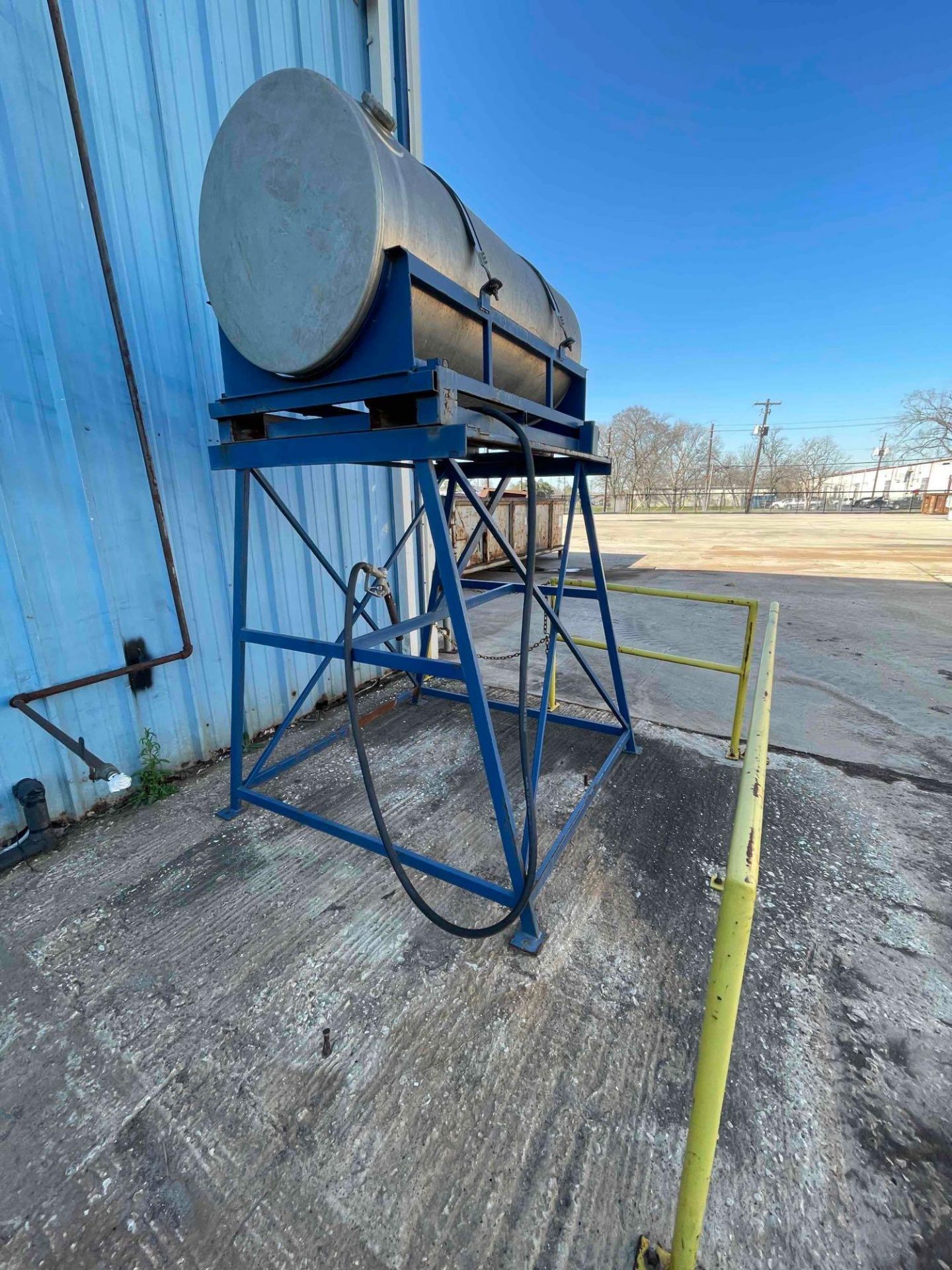 Fuel Dispenser on Riser - Image 3 of 5