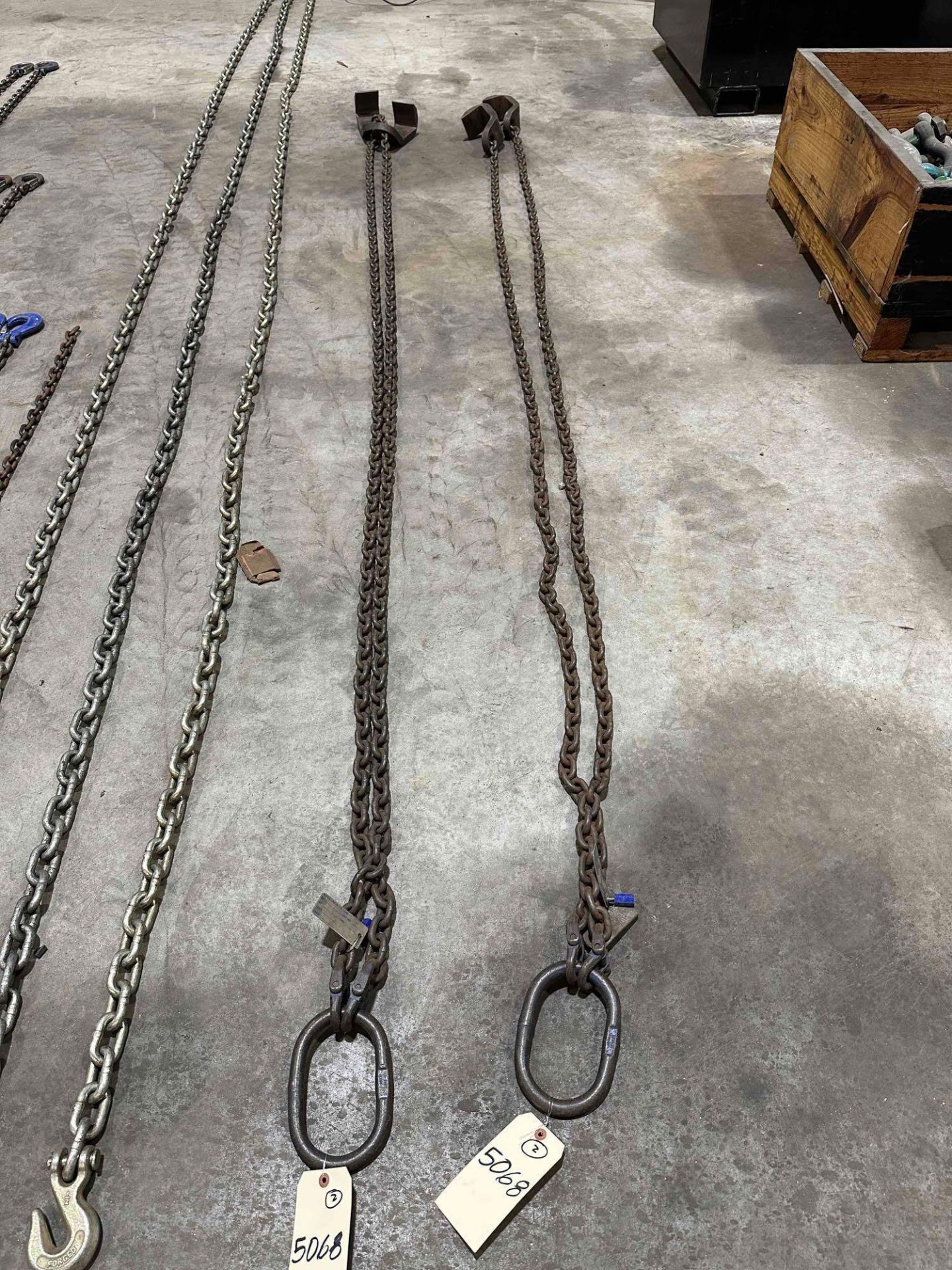 Lot of 2 Chains with H.D Hooks