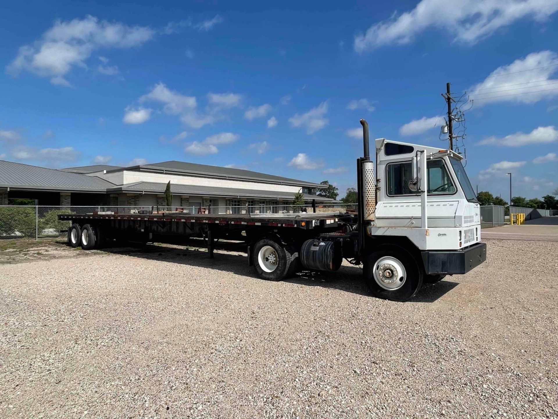 Ottawa Commando 30 Half Cab Truck with Great Dane Trailer - Image 4 of 15