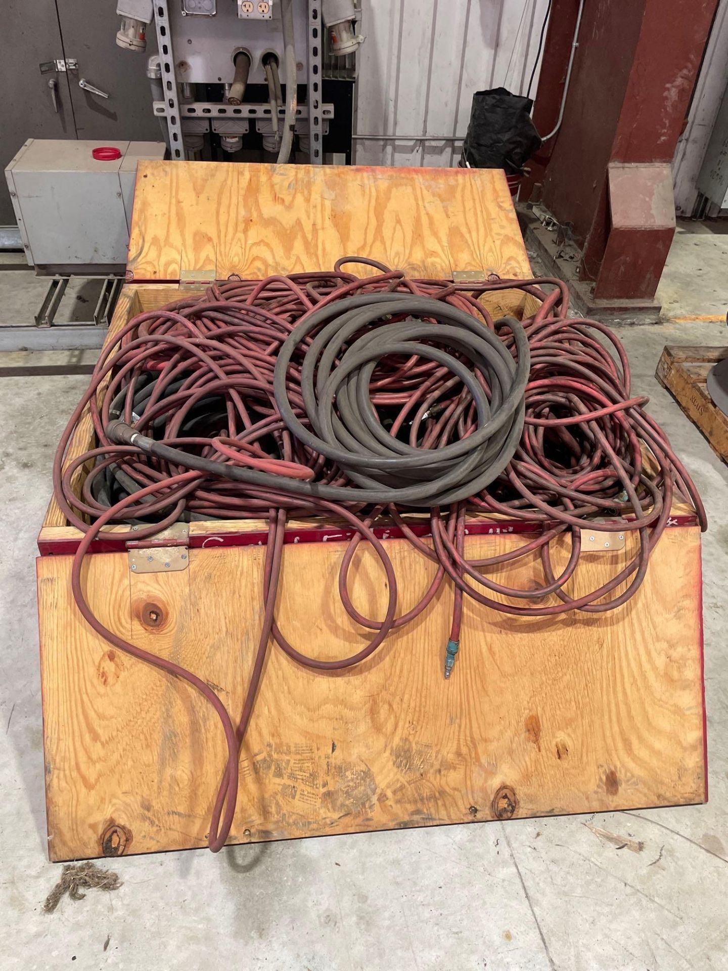 Crate of Hoses - Image 3 of 3