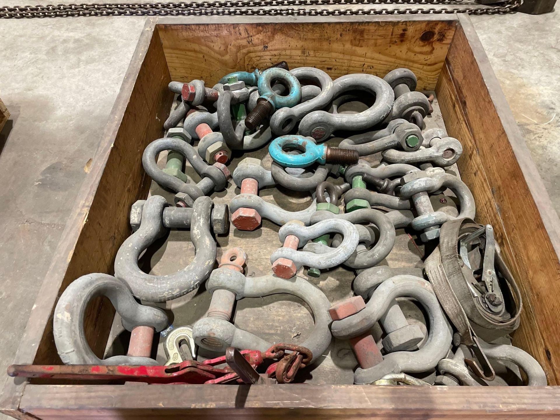 Crate of Heavy Duty Shackles - Image 5 of 5