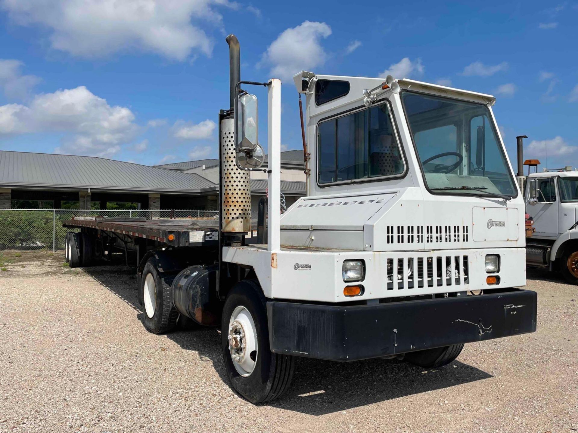 Ottawa Commando 30 Half Cab Truck with Great Dane Trailer - Image 7 of 15