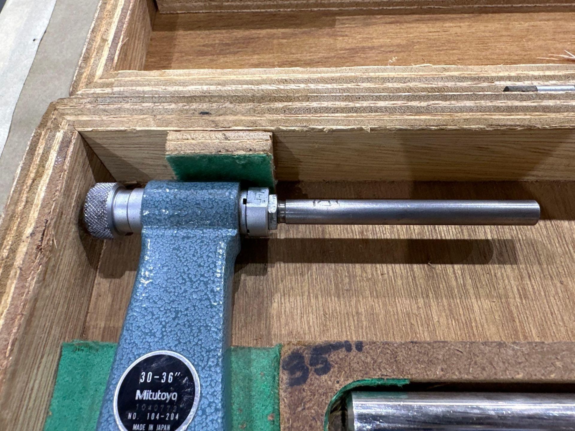 Mitutoyo OD Micrometer Set No. 104-204, Range 30" - 36" with interchangeable anvils, in wood case - Image 5 of 9