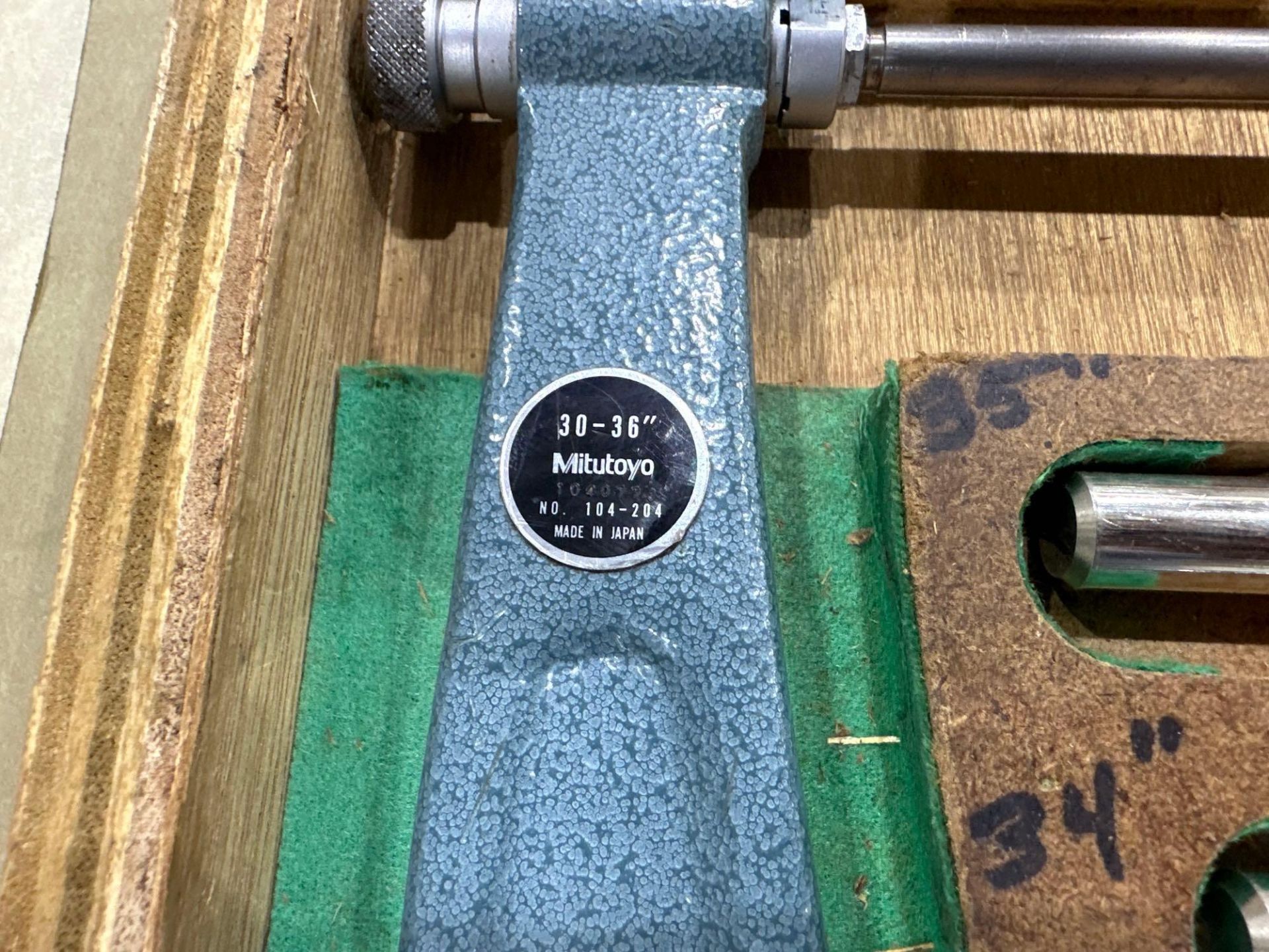 Mitutoyo OD Micrometer Set No. 104-204, Range 30" - 36" with interchangeable anvils, in wood case - Image 4 of 9