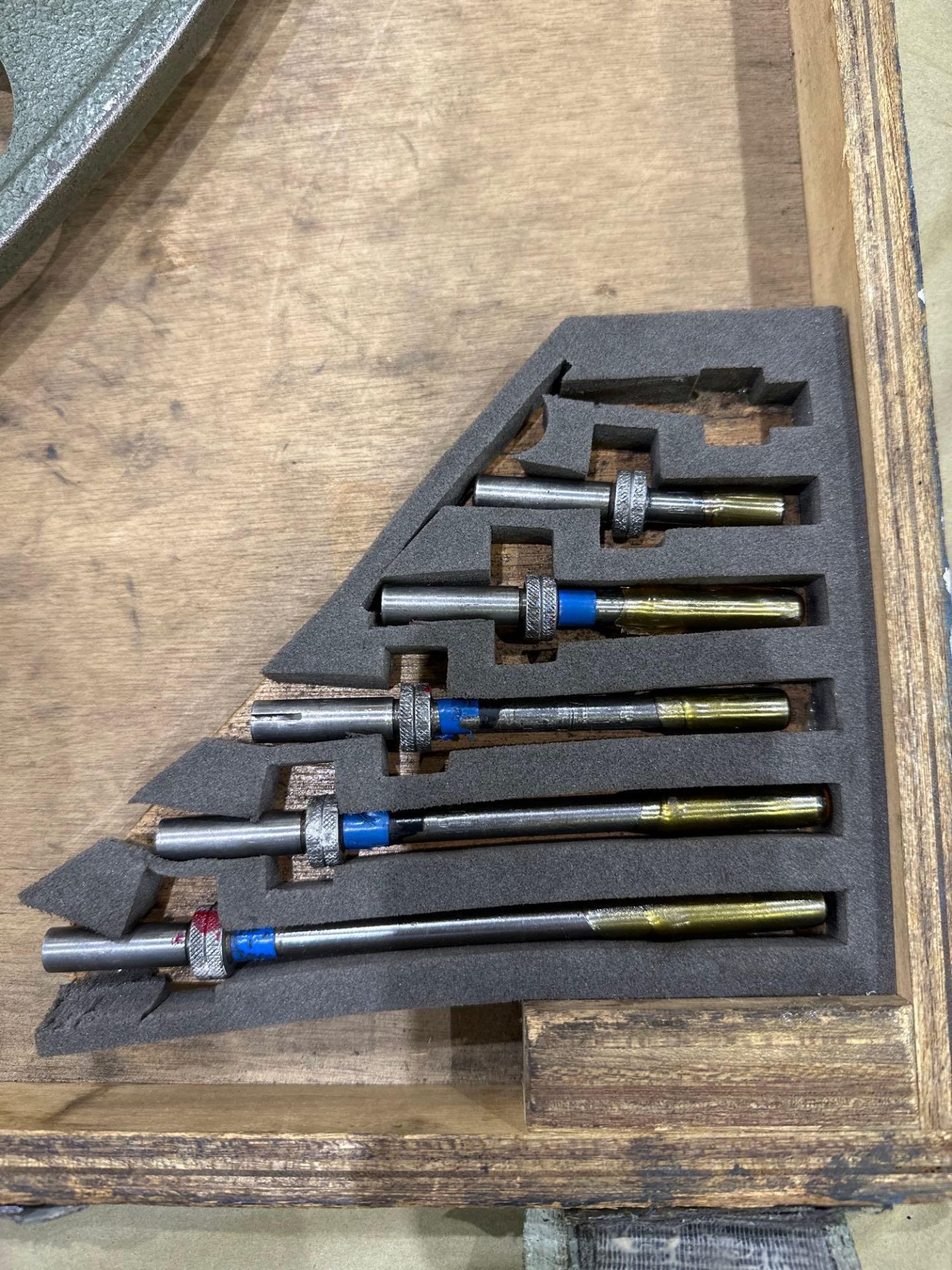 Mitutoyo Mechanical OD Micrometer Set, Range 30" - 36" with interchangeable anvils, in wood case - Image 4 of 5