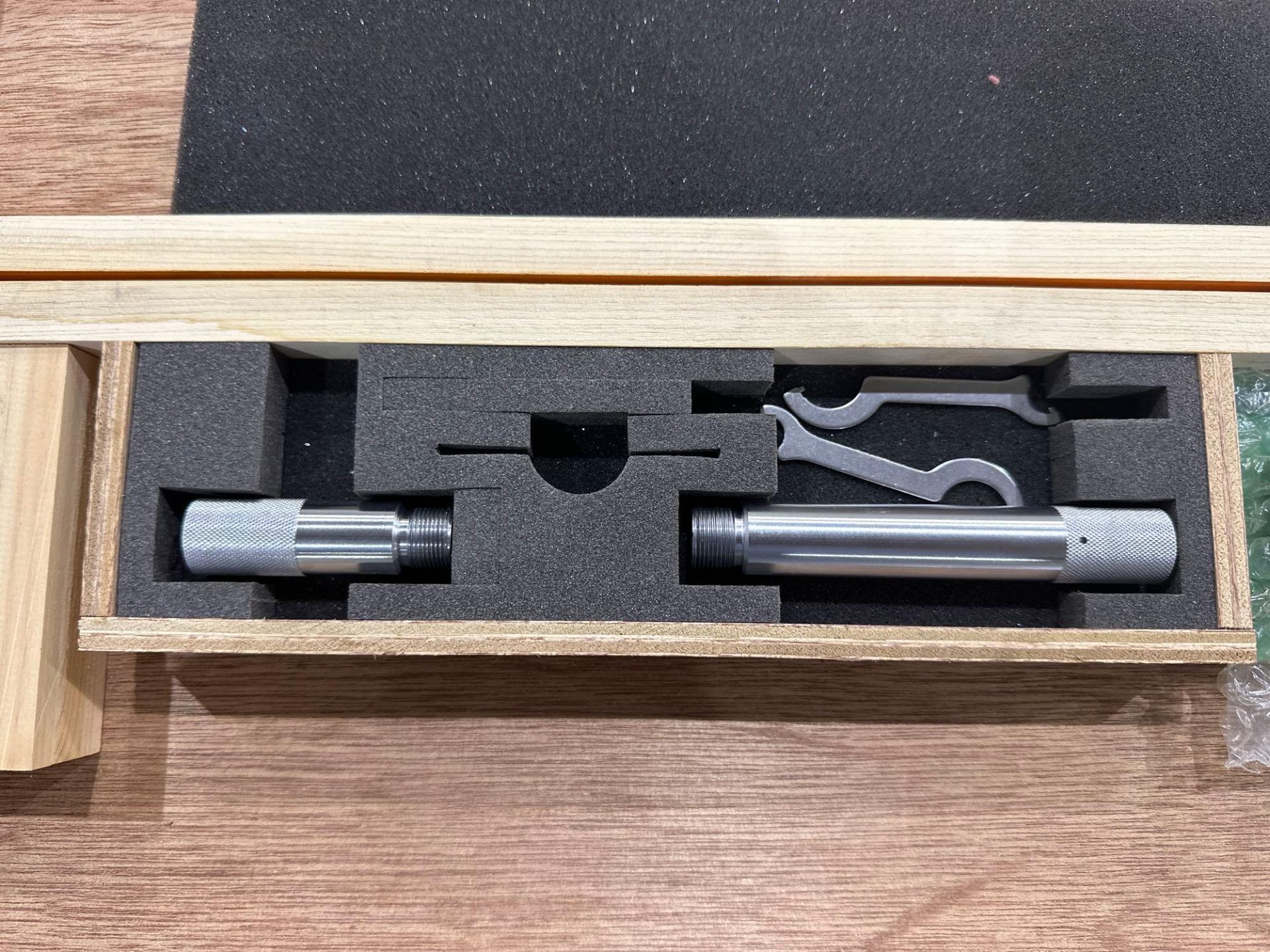 Mitutoyo Bore Gauge with Micrometer Head, 16–24”, Code No. 511-837 Series, in wood case - Image 5 of 7