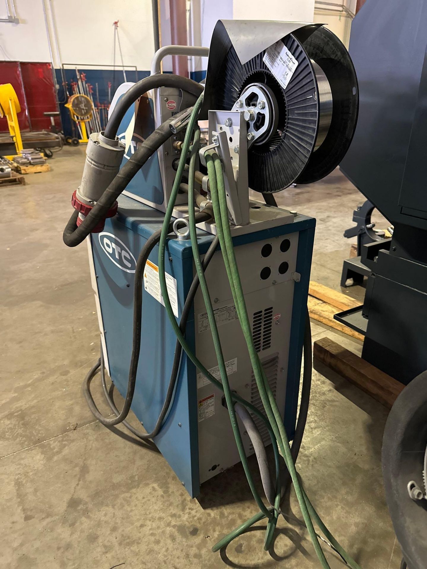 OTC P500 Welder with Wire Feed - Image 9 of 15