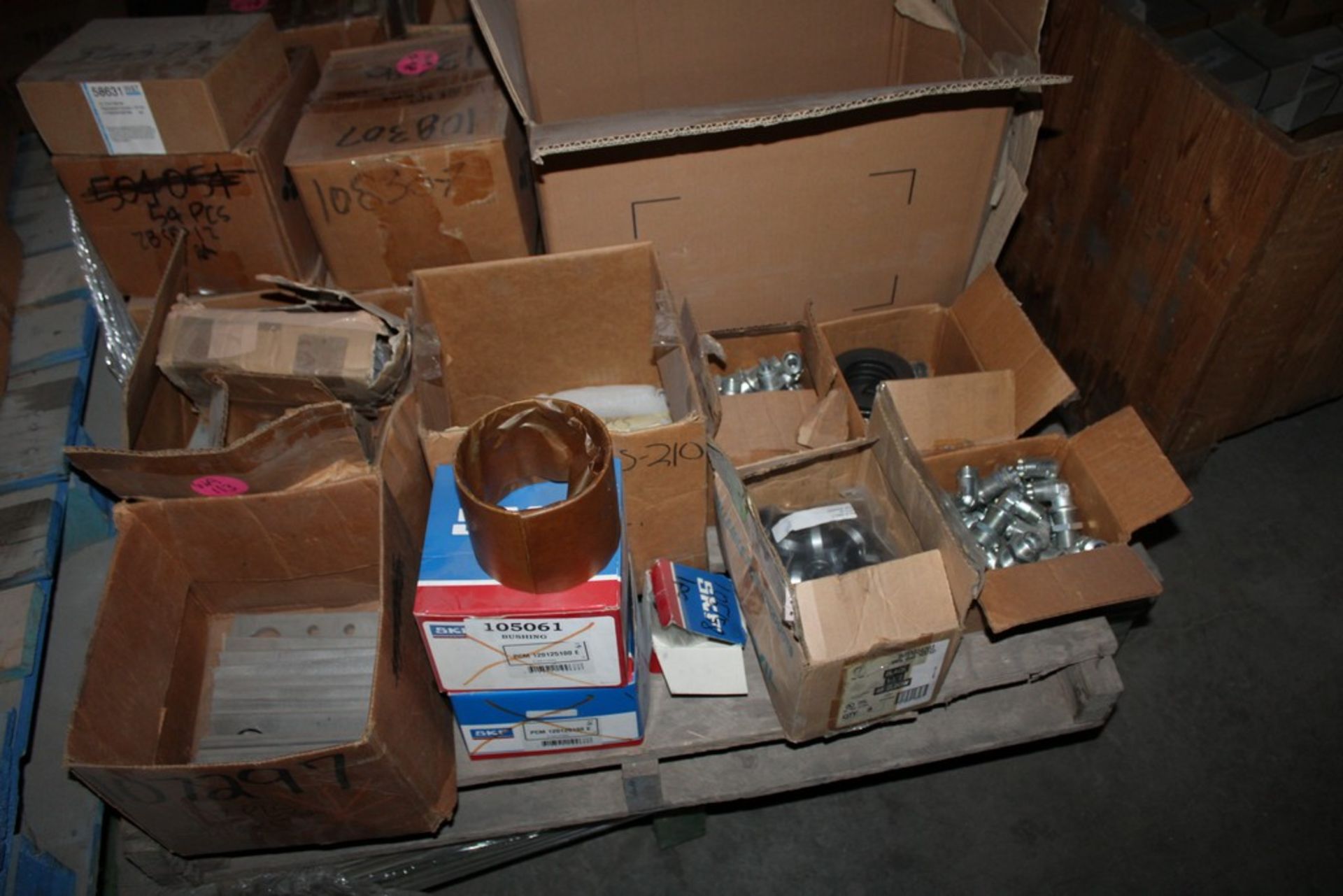 LARGE QUANTITY OF BOLTS, HYDRAULIC FITTINGS, STEEL PLATES, ETC. - Image 3 of 3