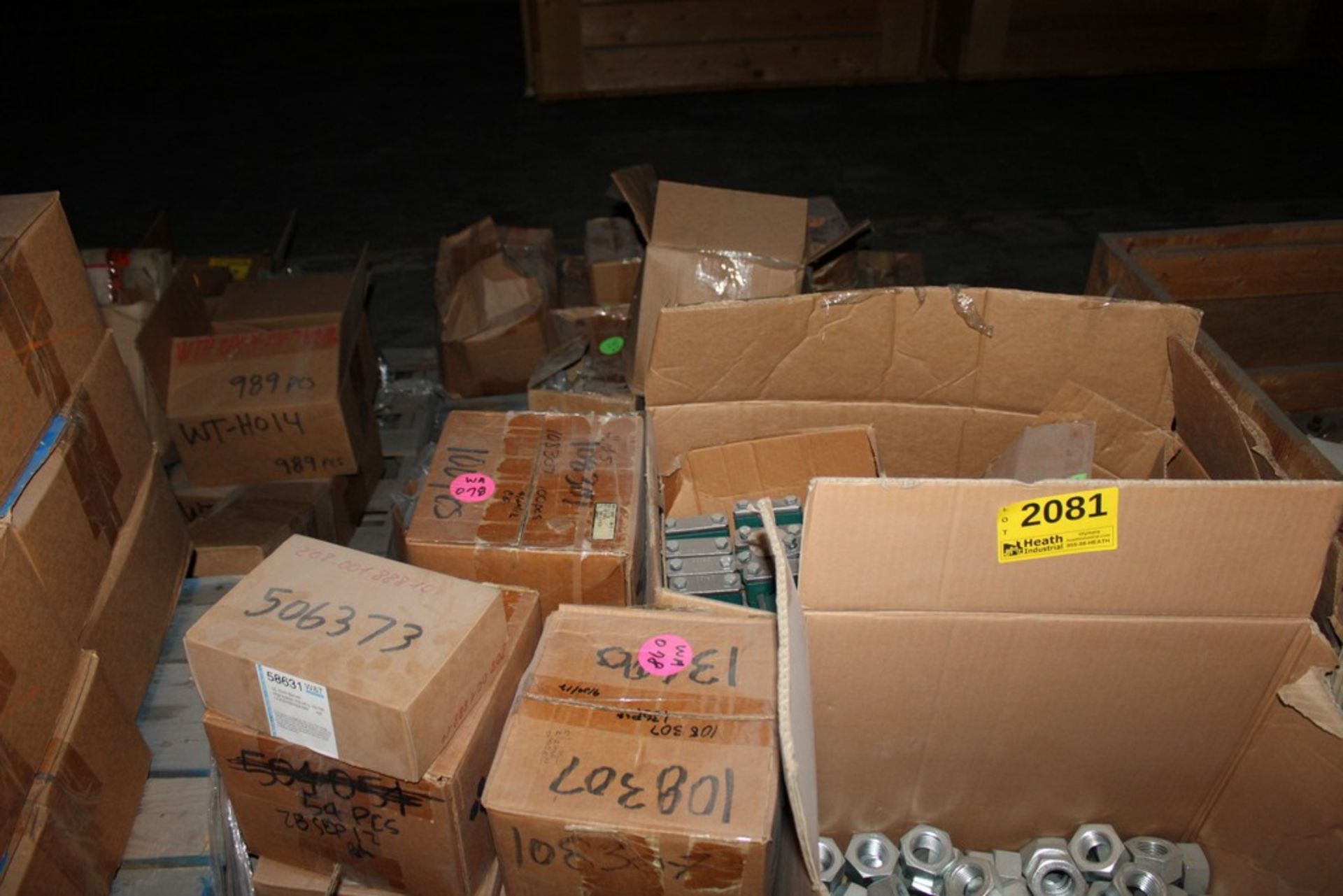 LARGE QUANTITY OF BOLTS, HYDRAULIC FITTINGS, STEEL PLATES, ETC. - Image 2 of 3