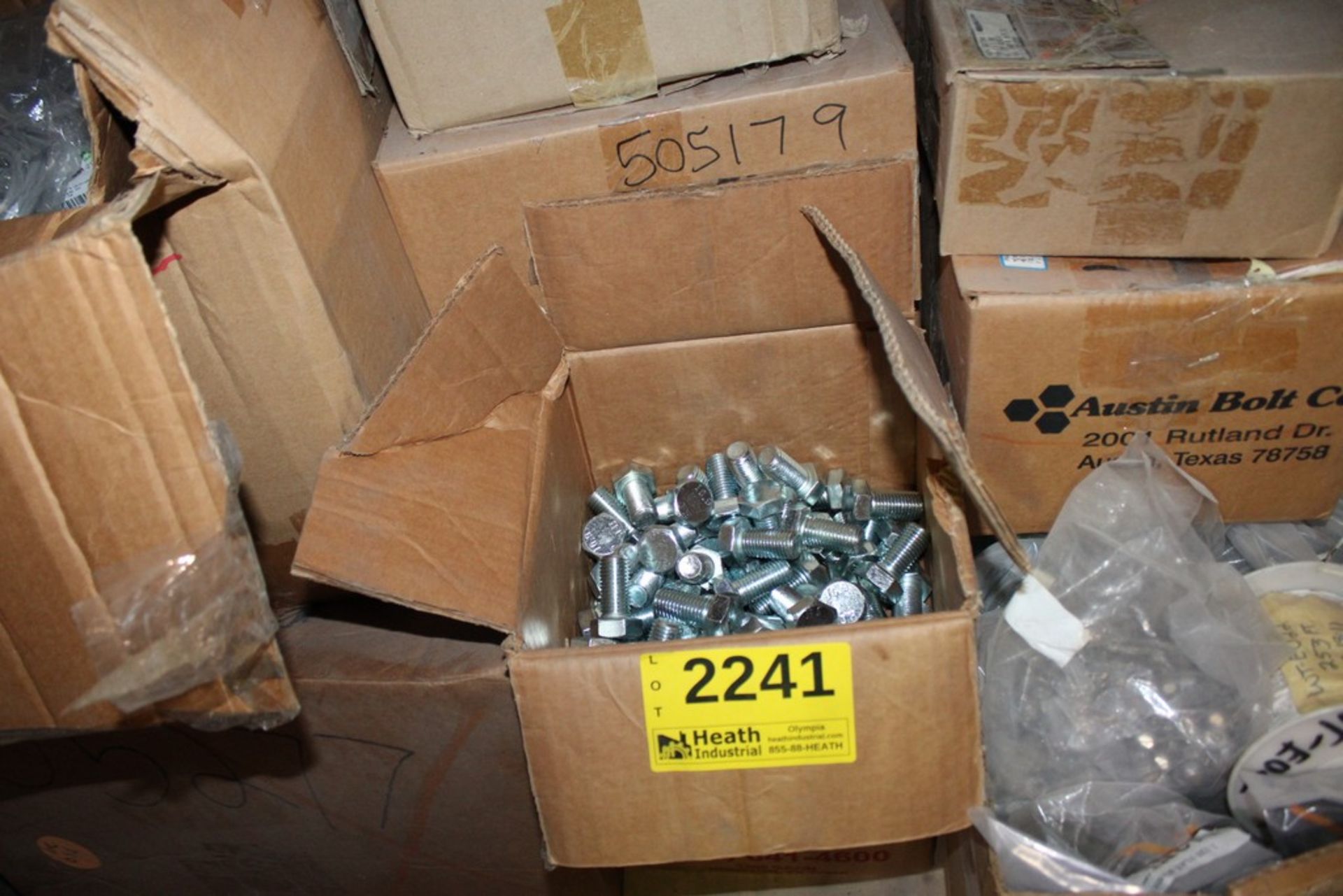 LARGE QUANTITY OF BOLTS, WIRE, BRACKETS, ETC. - Image 4 of 4