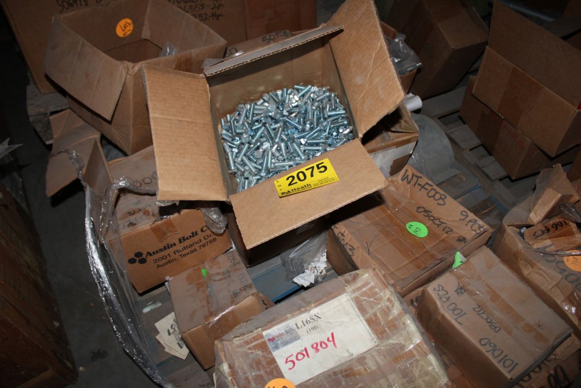 LARGE QUANTITY OF BOLTS AND HARDWARE - Image 2 of 4