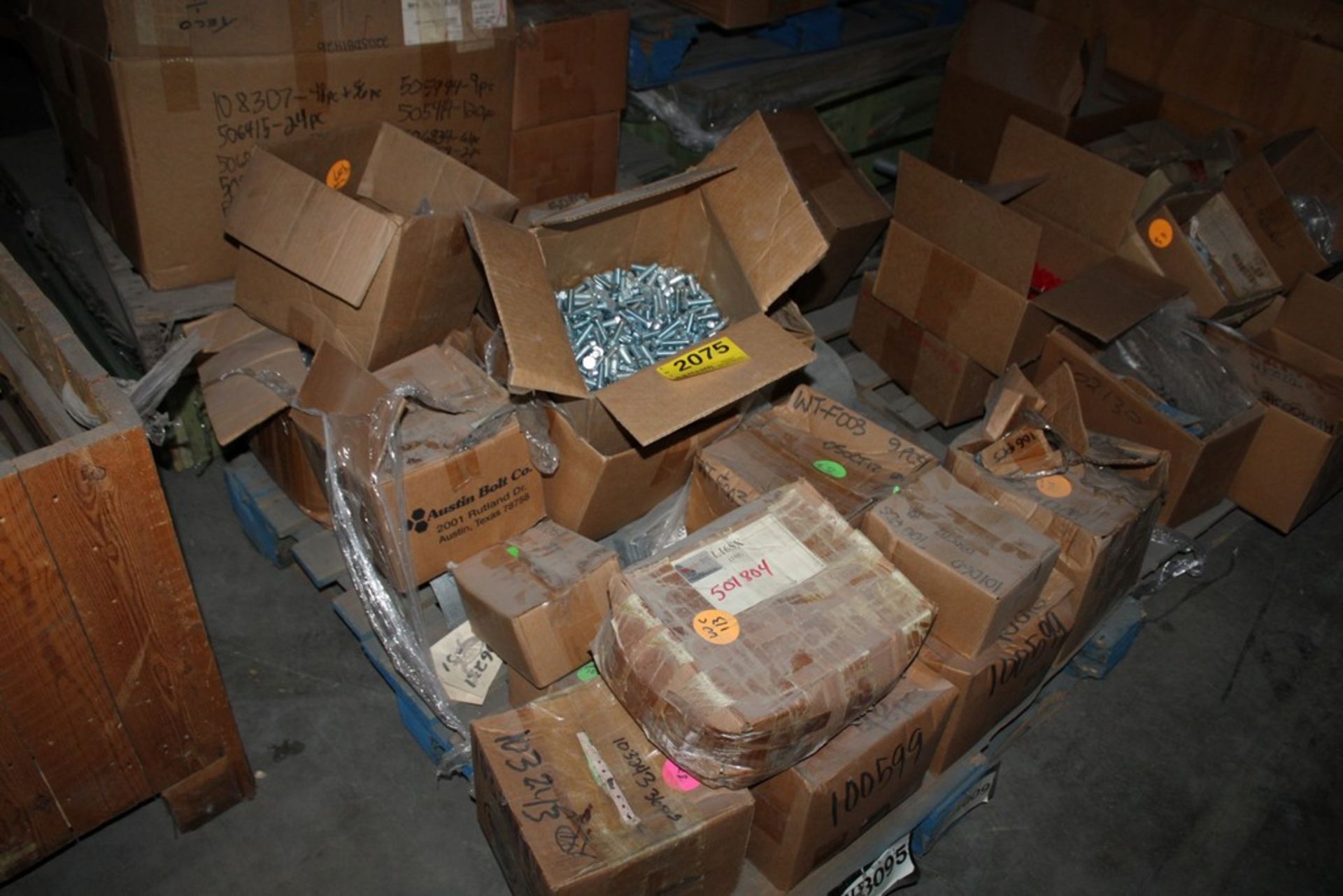 LARGE QUANTITY OF BOLTS AND HARDWARE