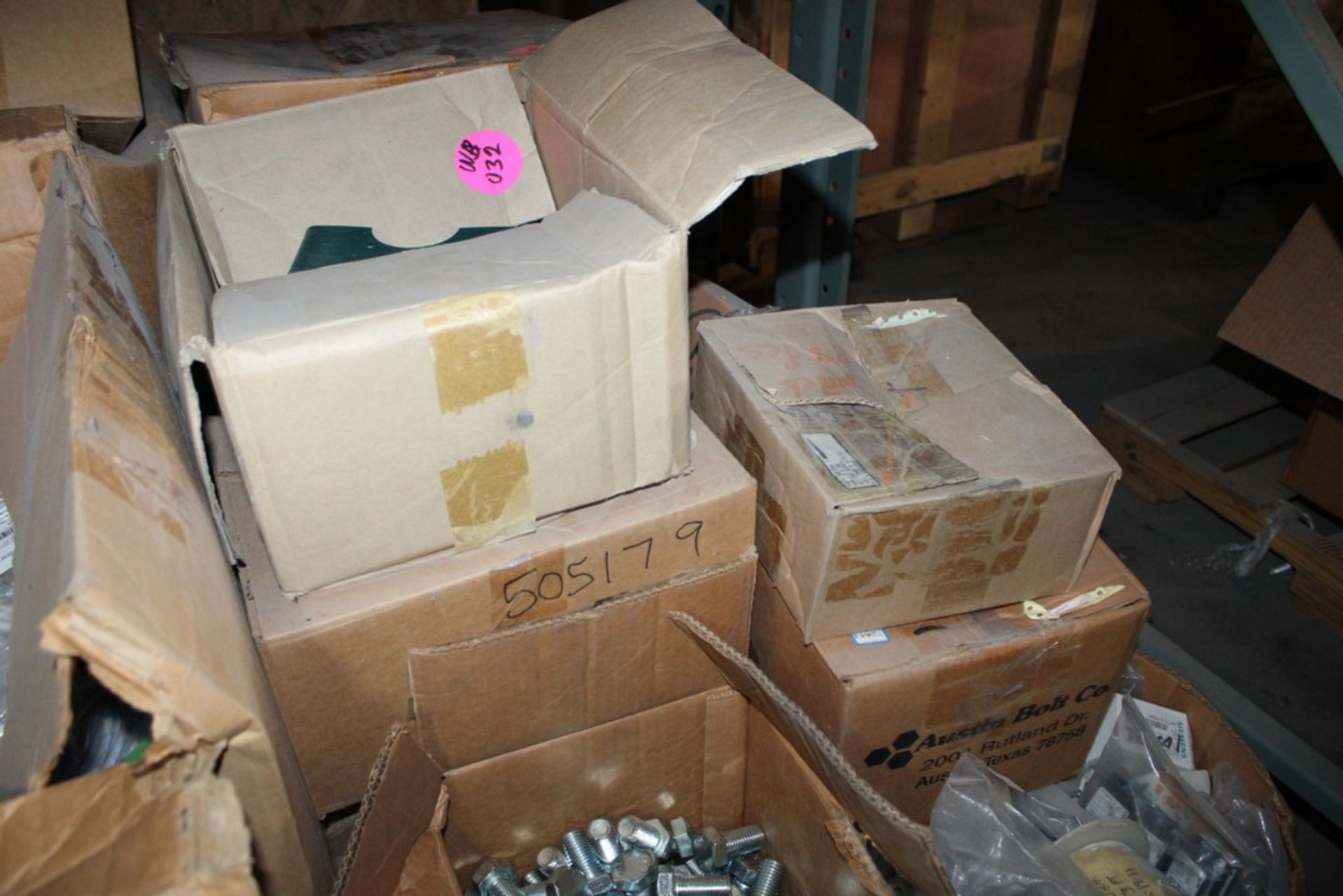 LARGE QUANTITY OF BOLTS, WIRE, BRACKETS, ETC. - Image 3 of 4