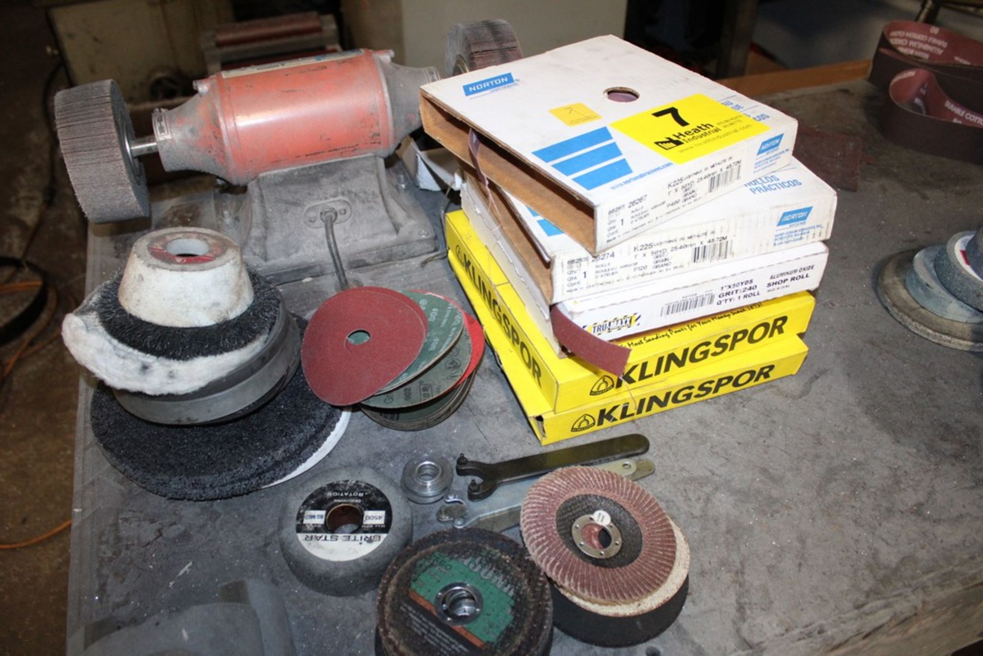 LARGE QTY OF NORTON, KLINGSPOOR & TRU-MAX 1" SHOP ROLLS, SANDING & CUTTING DISCS