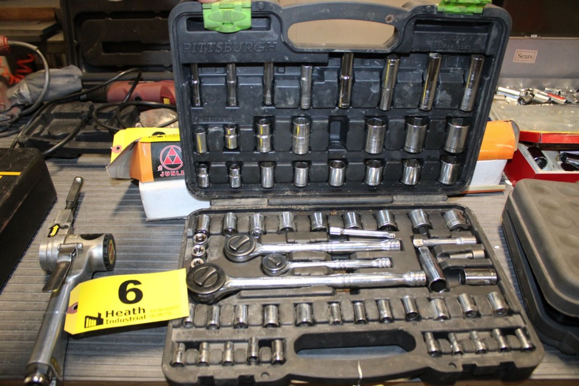 PITTSBURGH 1/2", 3/8" & 1/4" DRIVE SOCKET SET