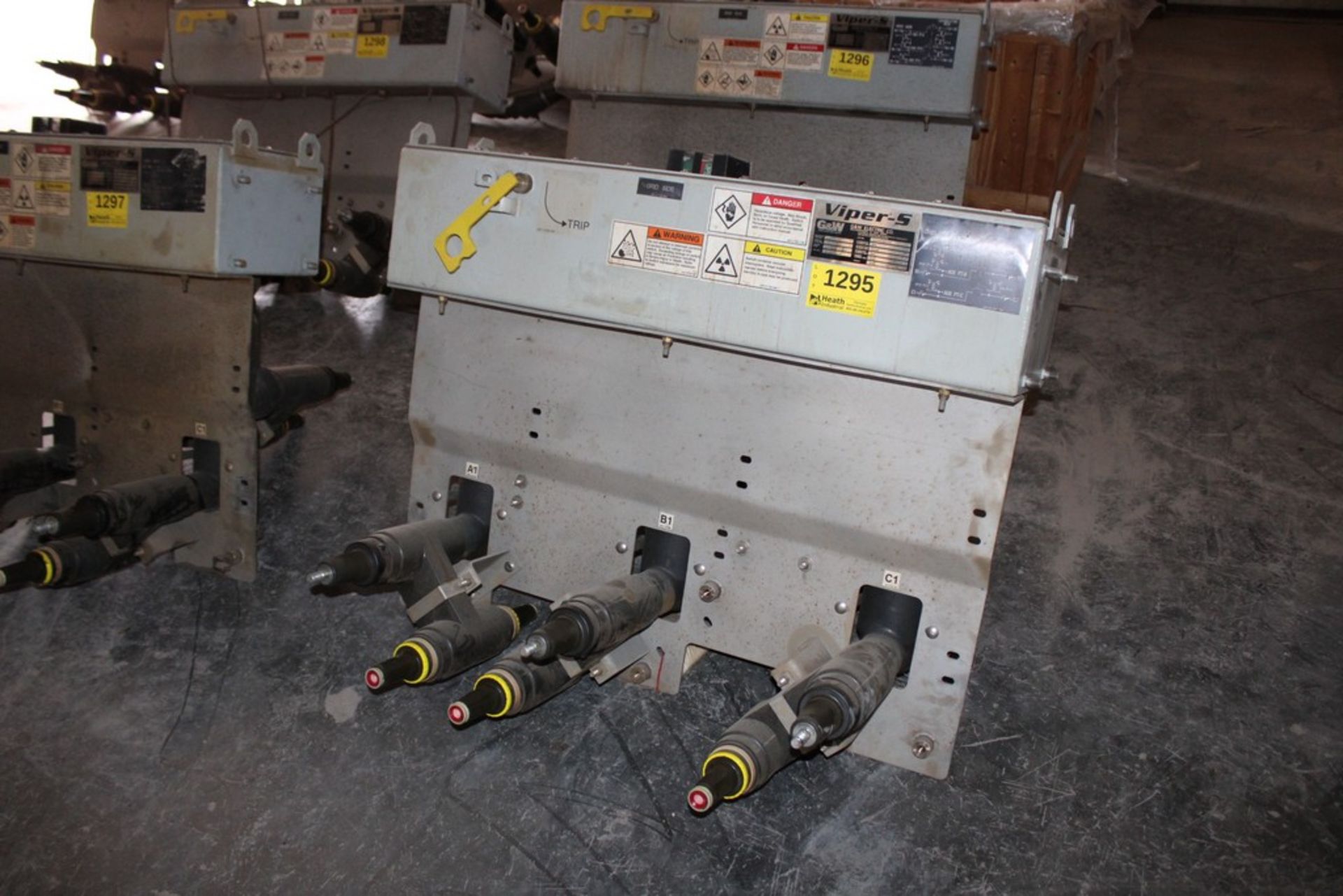 G & W VIPER-S CAT NO. V-VIP378ER-125 15.5 KV, 800 AMP, 3-PHASE RECLOSER