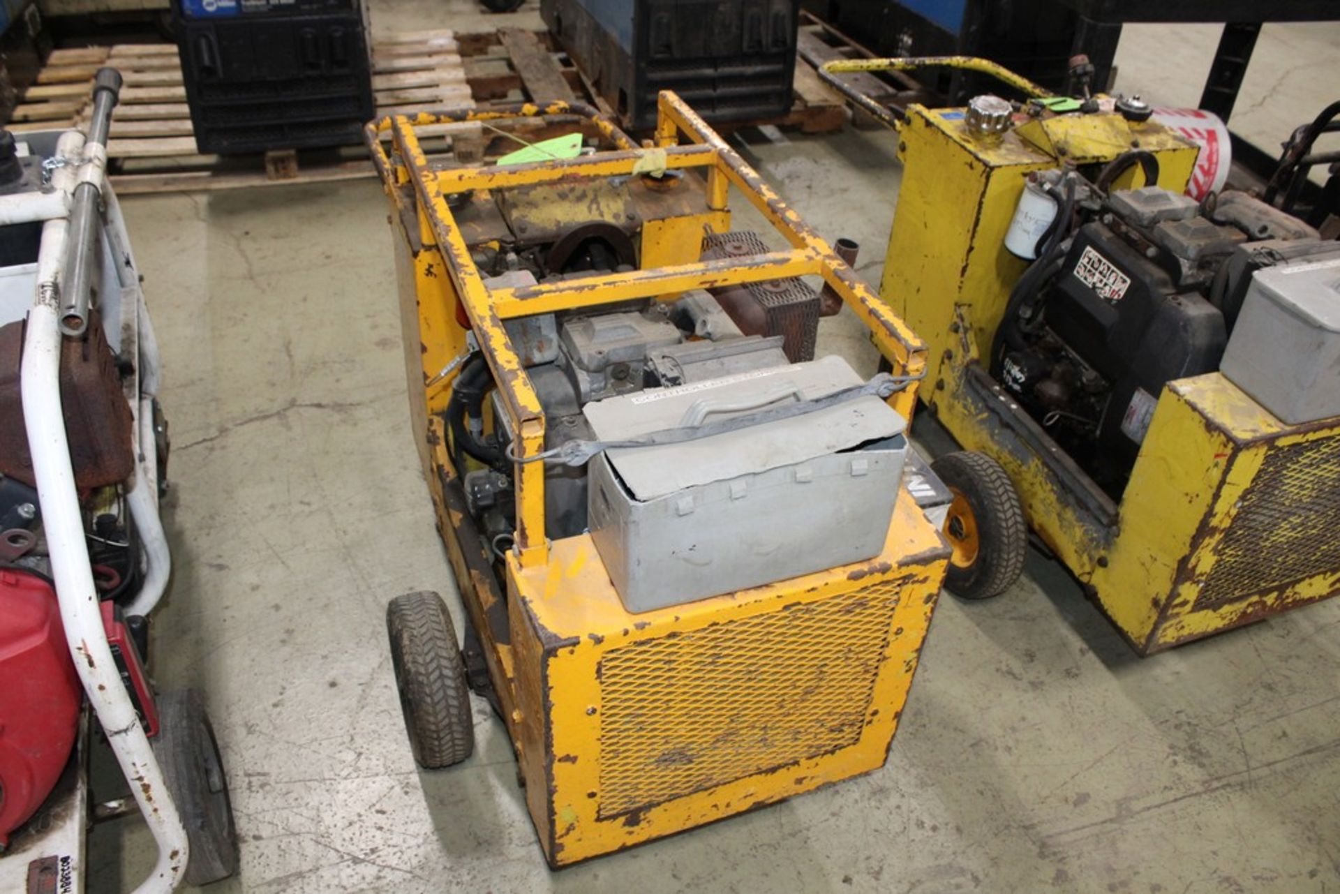 RACINE 2 CIRCUIT HYDRAULIC POWER PACK W/ DEUTZ 2 CYLINDER DIESEL MOTOR - Image 4 of 4