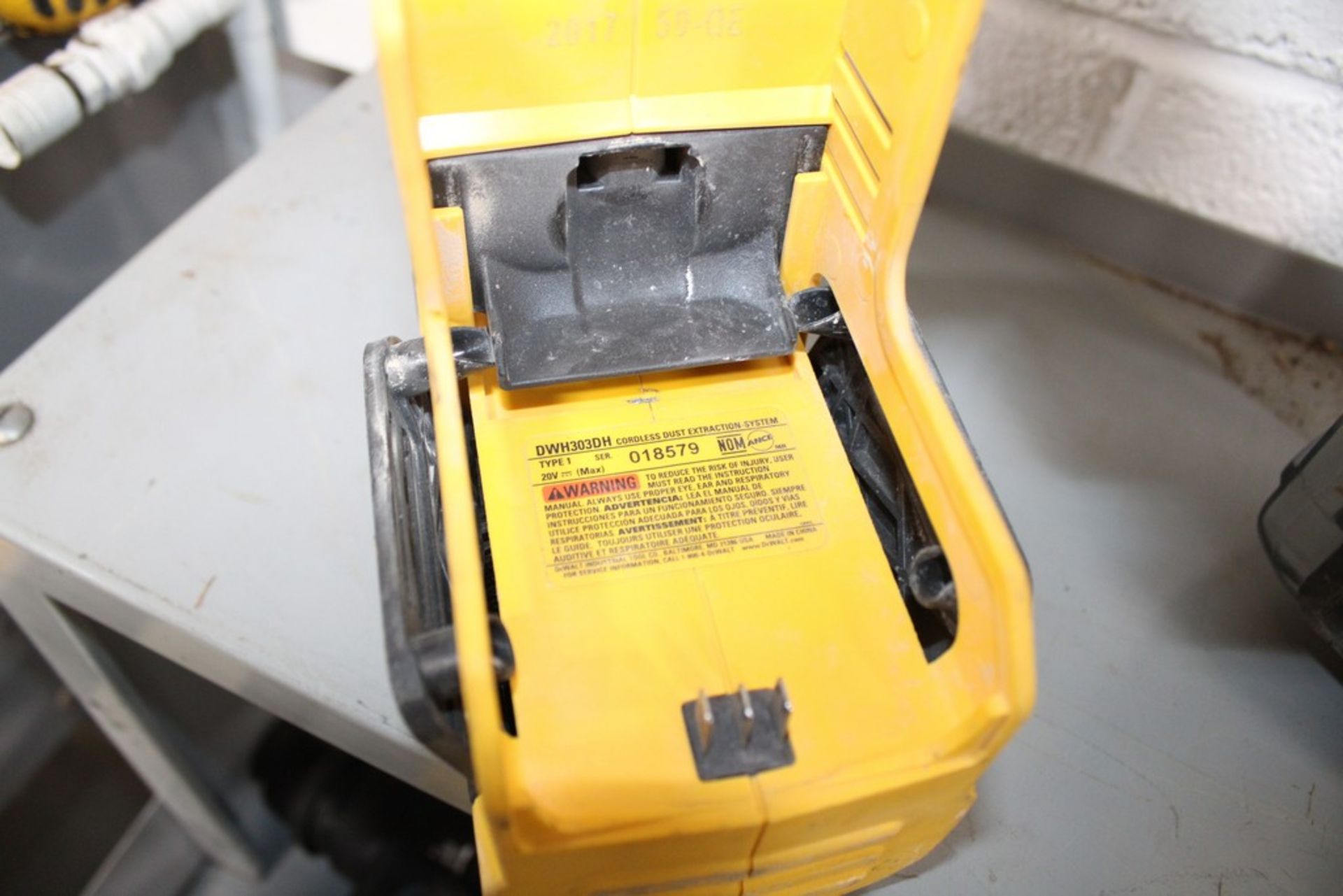 DEWALT MODEL DWH303 DH CORDLESS DUST EXTRACTION SYSTEM - Image 2 of 2