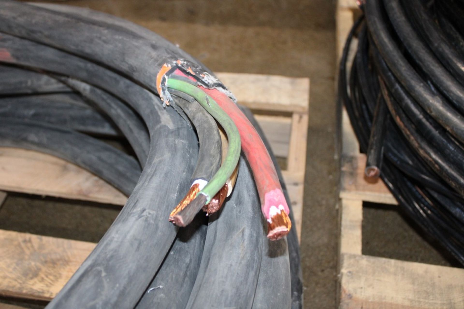100 FT 4/C 3/0 POWER CABLE - Image 2 of 2