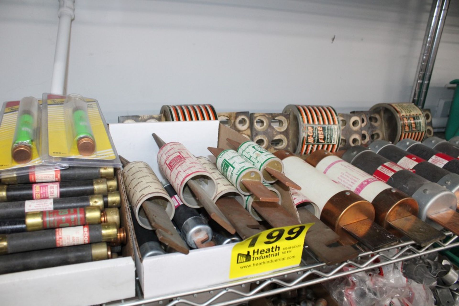 ASSORTED BUSS FUSES ON SHELF - Image 3 of 4