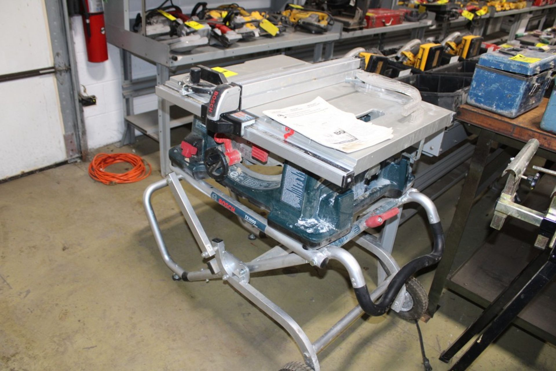 BOSCH MOD. 4100 10" WORKSITE TABLE SAW W/ BOSCH TS3000 GRAVITY RISE PORTABLE STAND - Image 3 of 4