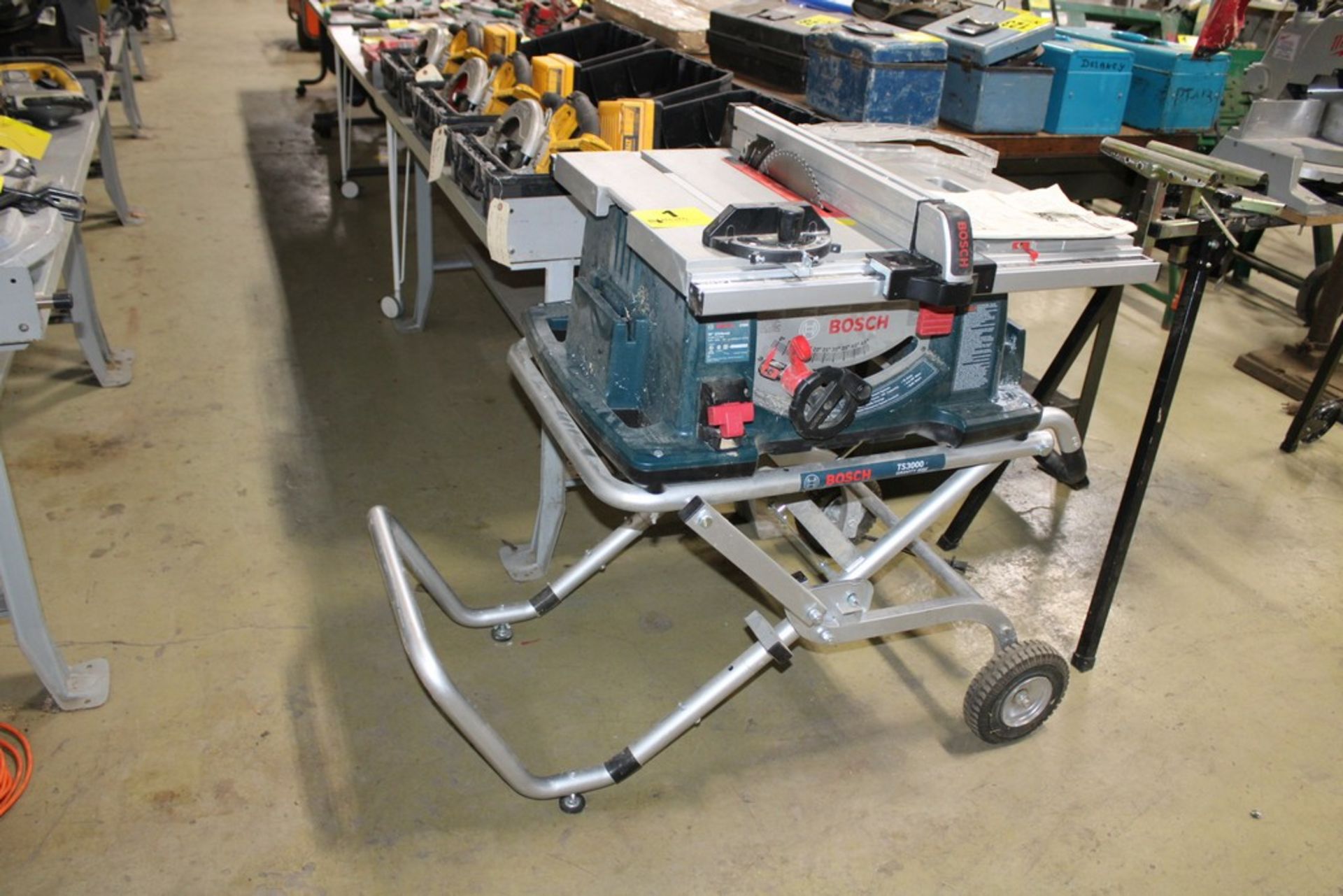 BOSCH MOD. 4100 10" WORKSITE TABLE SAW W/ BOSCH TS3000 GRAVITY RISE PORTABLE STAND - Image 4 of 4