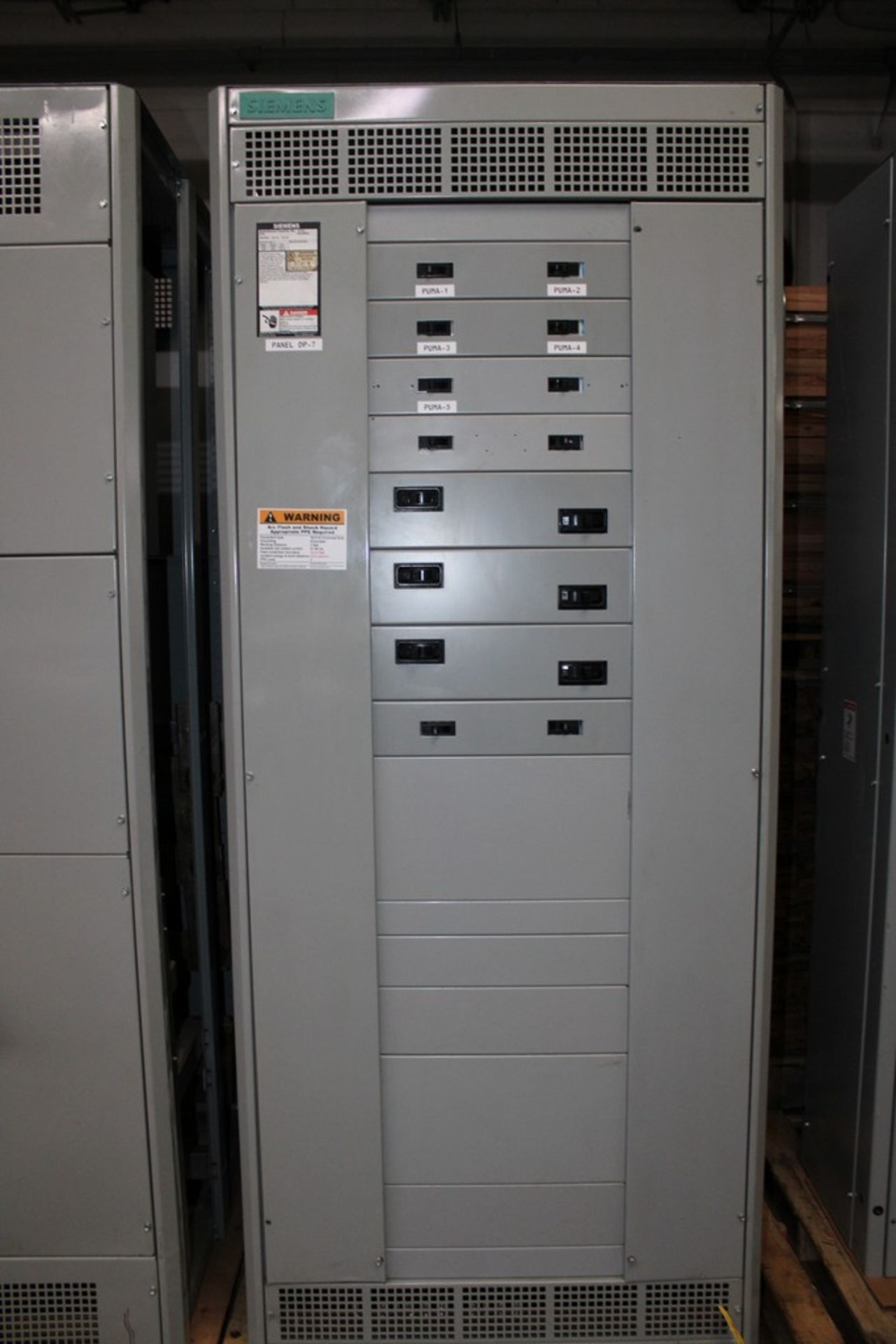 SIEMENS SWITCHBOARD CAT NO. SB3REV.A ENCLOSURE, SUPPLY MAINS-1600A, SUPPLY NEUTRAL-1600A, A, 30" X