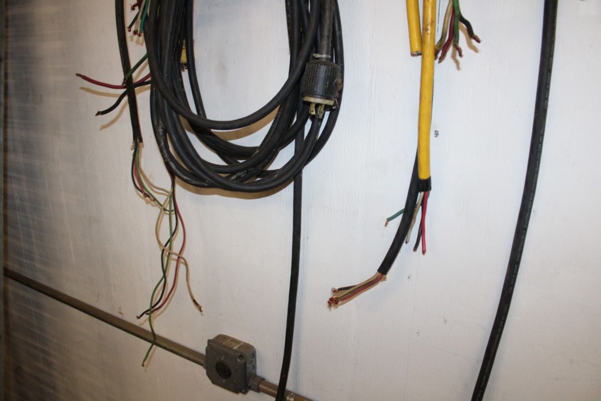 ASSORTED ELECTRICAL CORDS ON WALL - Image 2 of 4