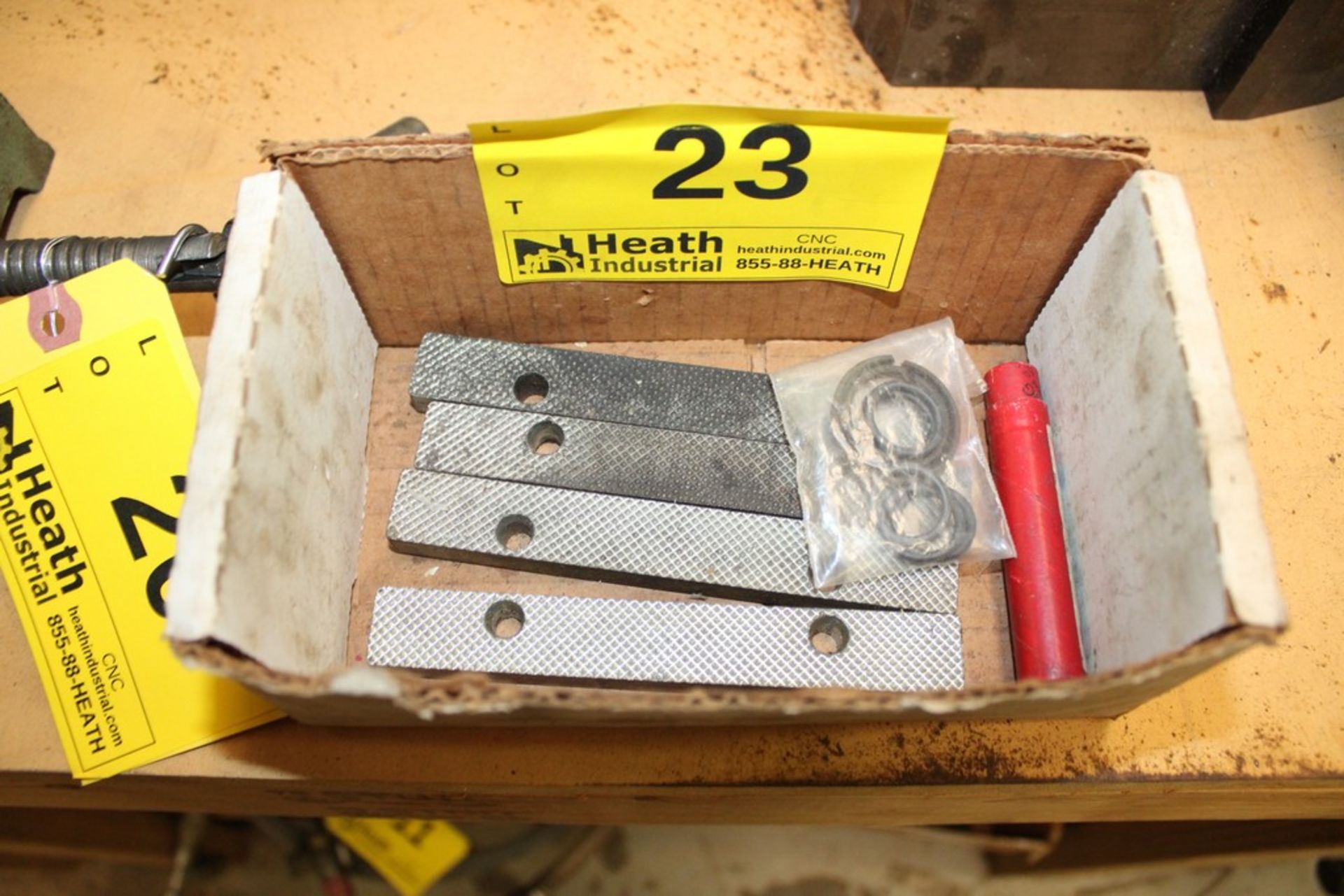 ASSORTE VISE JAWS IN BOX