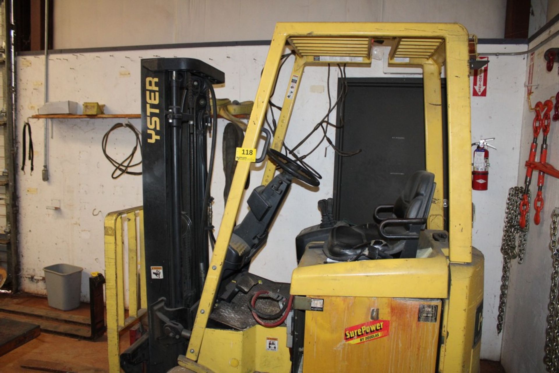 HYSTER MODEL E30XM 2,600 LB ELECTRIC FORKLIFT, S/N D114V03131V, SOLID TIRES, MAX LIFT 189", 10,139 - Image 2 of 8