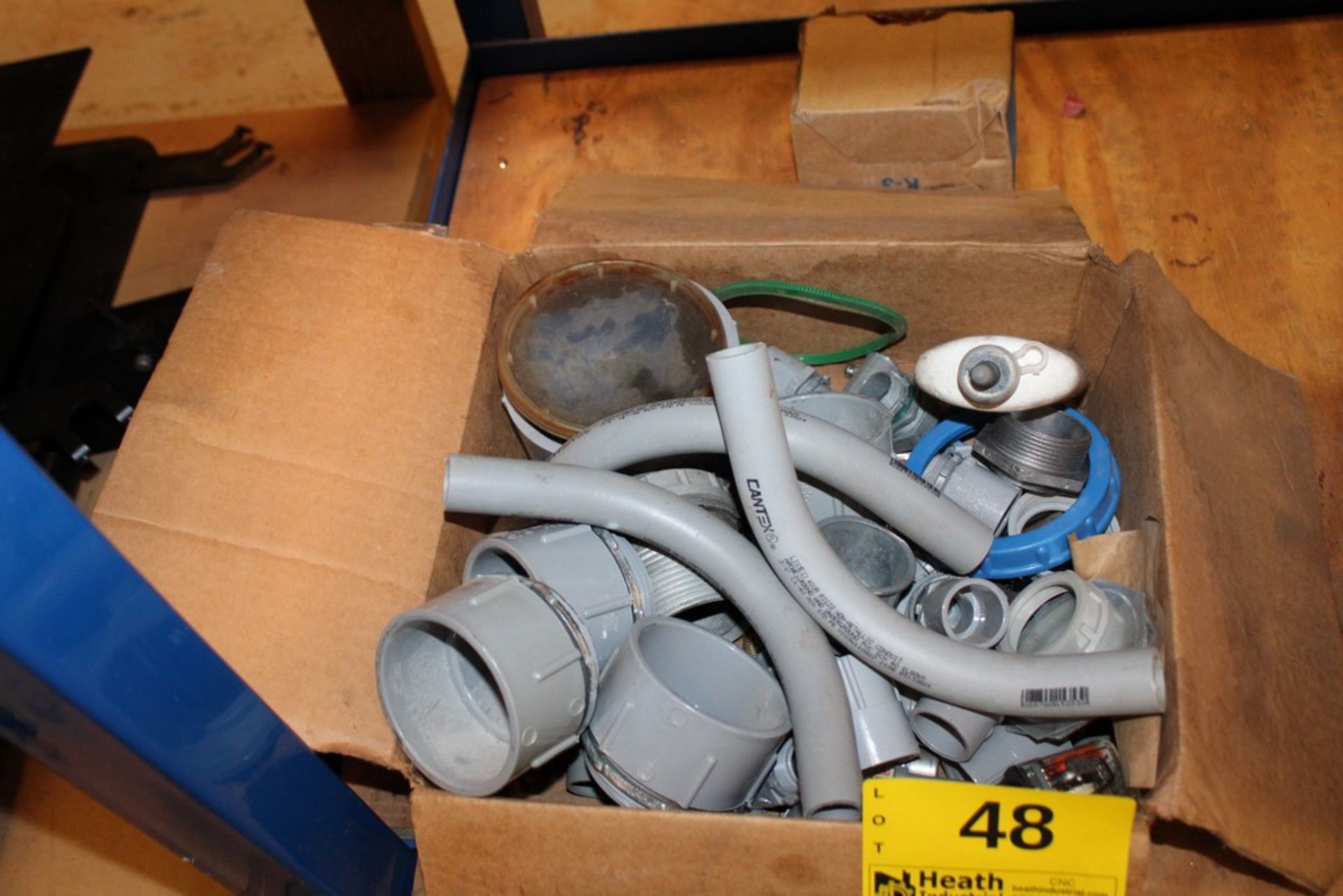ASSORTED CONDUIT CONNECTORS AND ELBOWS IN TWO BOXES - Image 2 of 3