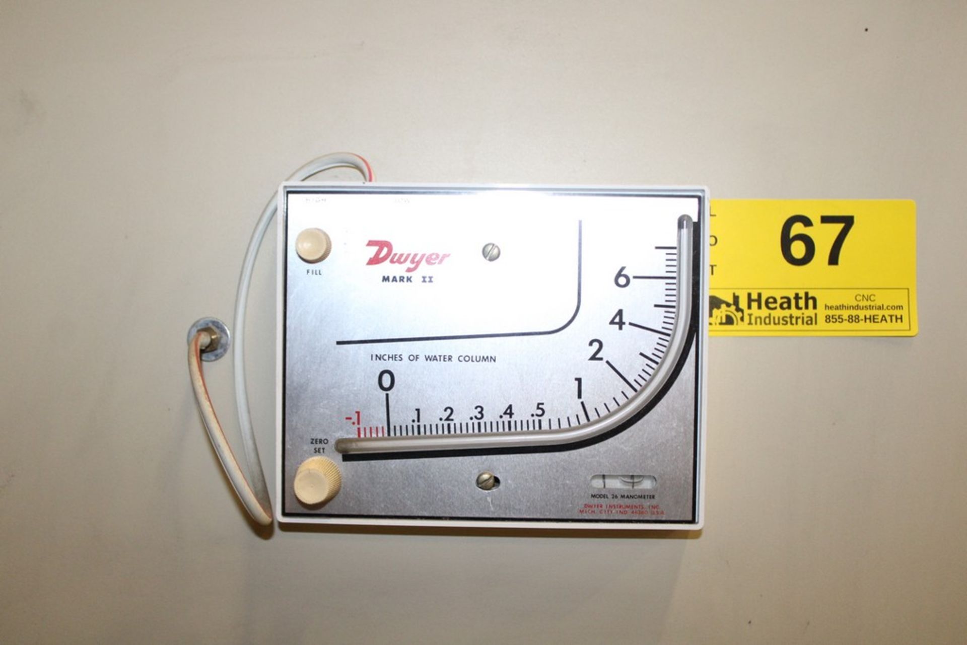 AIR QUALITY ENGINEERING FUME EXTRACTOR WITH DWYER MARK II MODEL 26 MANOMETER - Image 2 of 3