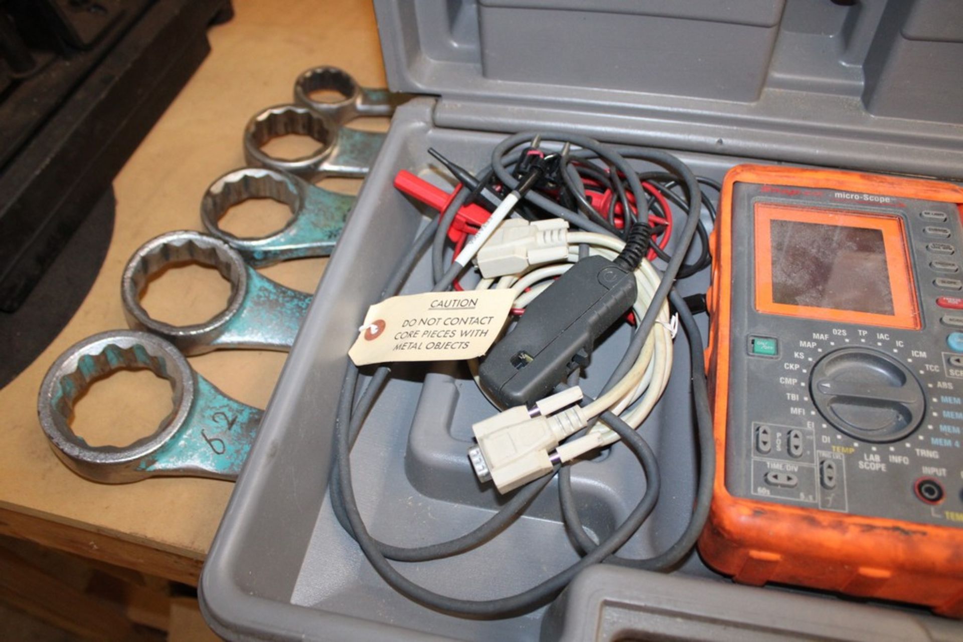 SNAP-ON MODEL EEOS300A MICRO -SCOPE DIAGNOSTIC POWER GRAPHING METER - Image 4 of 4