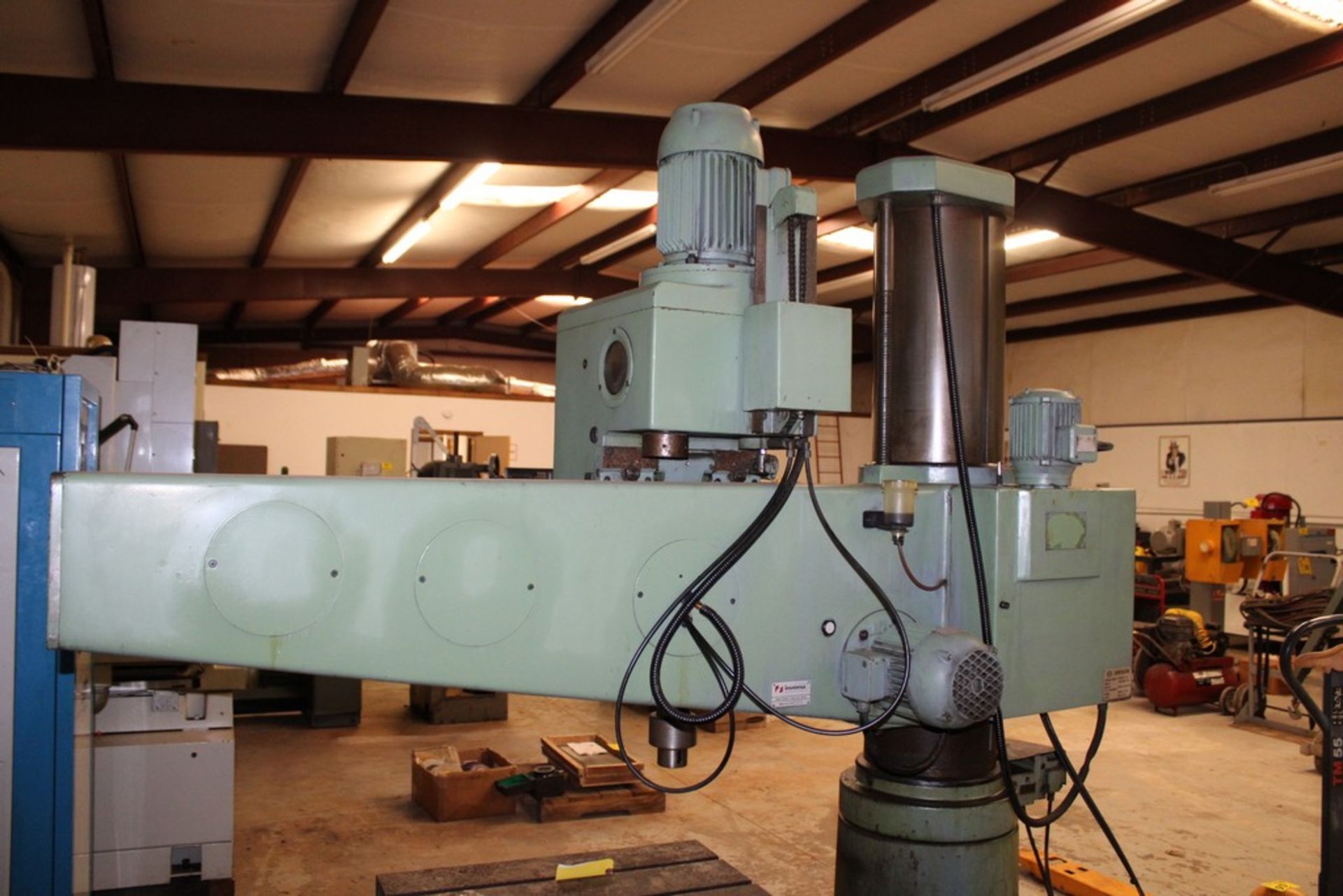 INVEMA MODEL FRB-1250 RADIAL ARM DRILL, 48" ARM, SPINDLE SPEEDS 52 TO 2270 RPM - Image 6 of 9