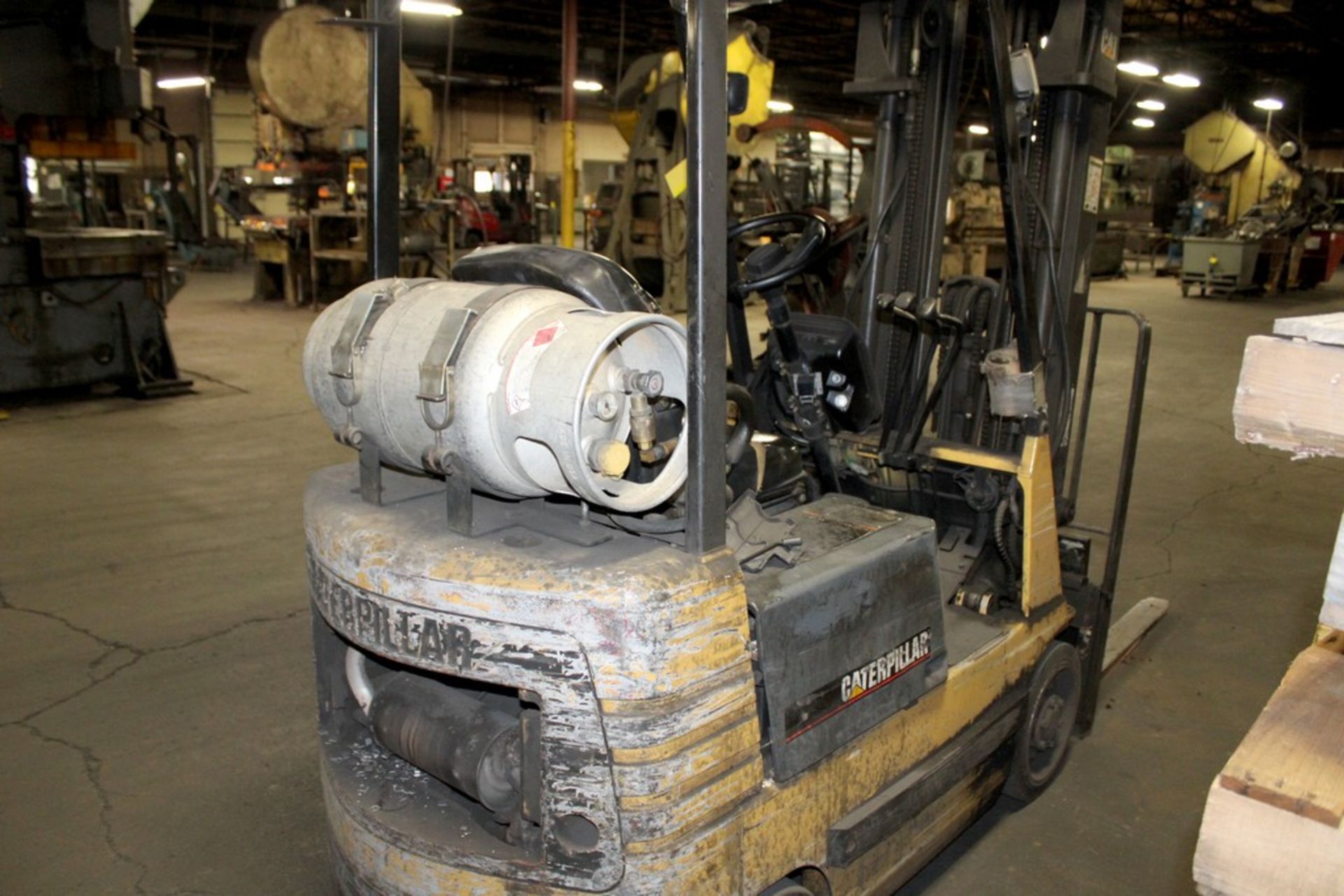 Caterpillar Model GC150 Cushion Tire Lift Truck, 3000 Lbs Capacity - 3 Stage Mast - Side Shift - 82" - Image 3 of 7