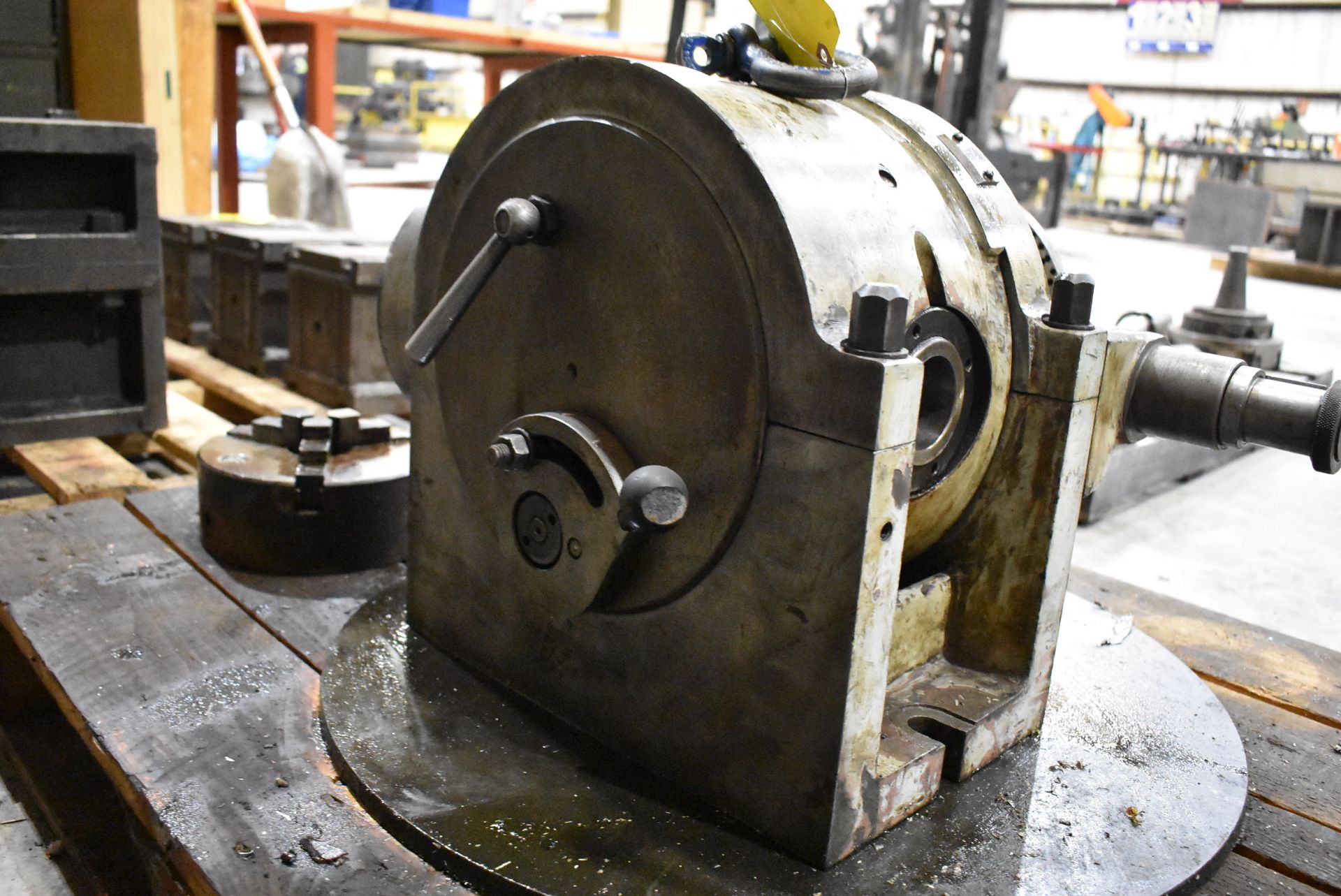 TOS TYPE UU400 DIVIDING HEAD S/N 2036 WITH 8" 3-JAW CHUCK - Image 4 of 4