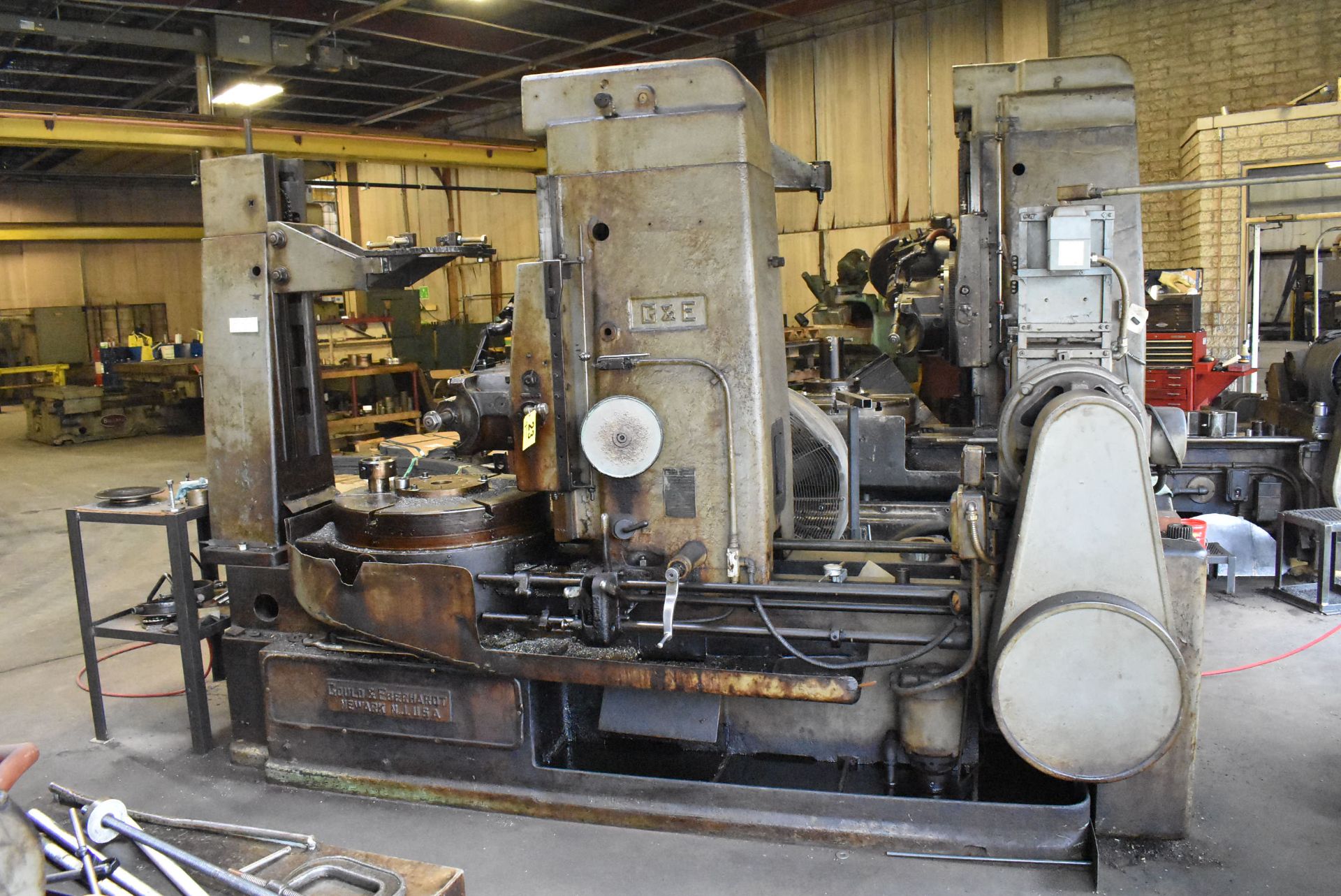 GOULD & EBERHARDT MODEL 48H GEAR HOBBER, S/N 3171A4, 30" TABLE, WITH OUTBOARD SUPPORT, (NO - Image 2 of 7