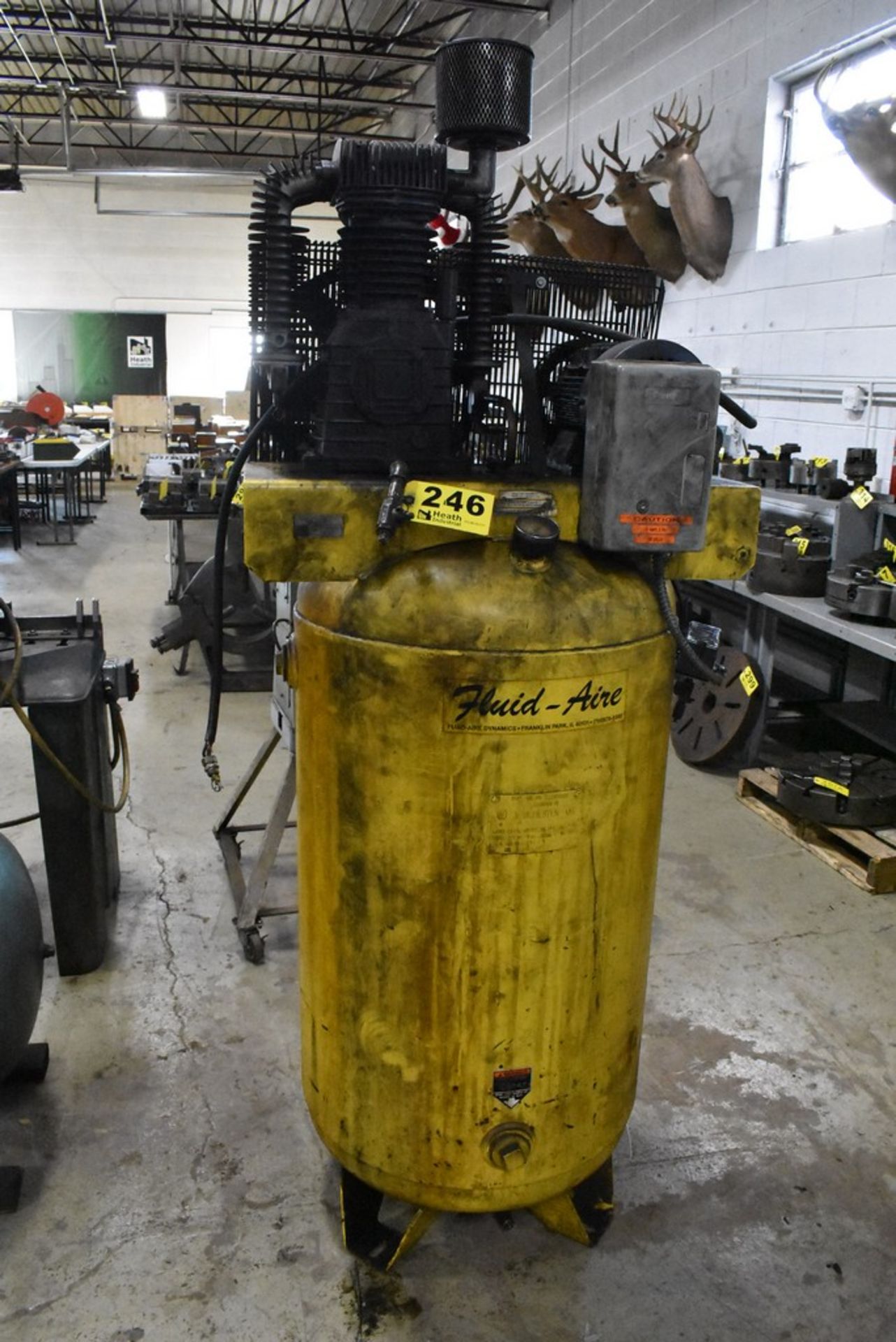 FLUID-AIRE 5HP VERTICAL TANK MOUNTED AIR COMPRESSOR 208/230V - Image 2 of 5