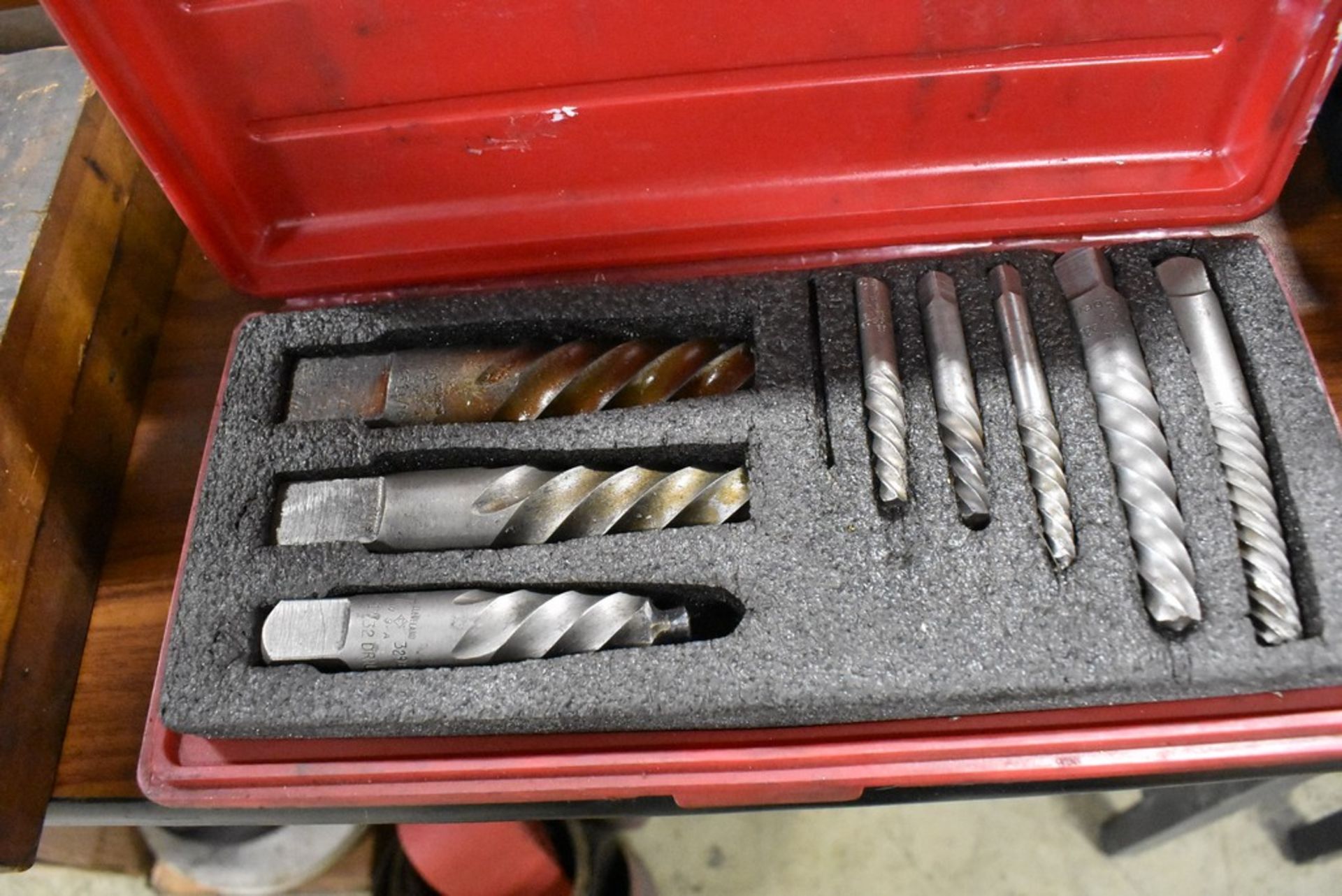 CLEVELAND EZY-OUT SCREW EXTRACTOR SET WITH CASE